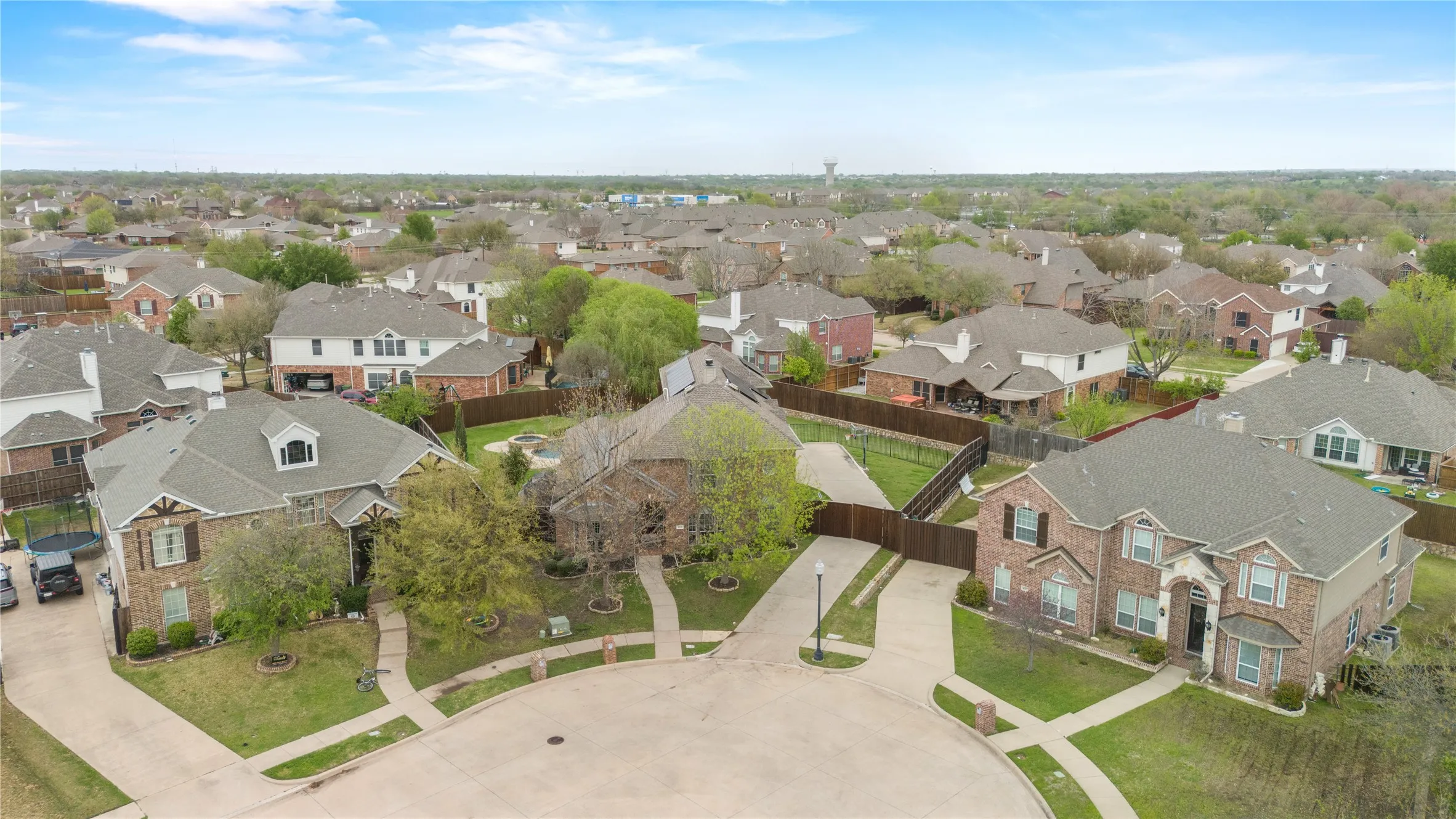 Single Family Residence For Sale in Collin County , 613 Windward Drive, Murphy, Texas 75094, 5 Bedroom, 3 Bathroom, 3 Garage spaces, 3,381 Sqft, built in 2008, Preowned, mls#21230261, Real Estate Agent in Murphy, Homes For Sale in Collin county, Homes For Sale in Murphy, Realtor in Murphy Texas, Real Estate Brokerage Independent Realty Texas, Luminita Cordes Realtor