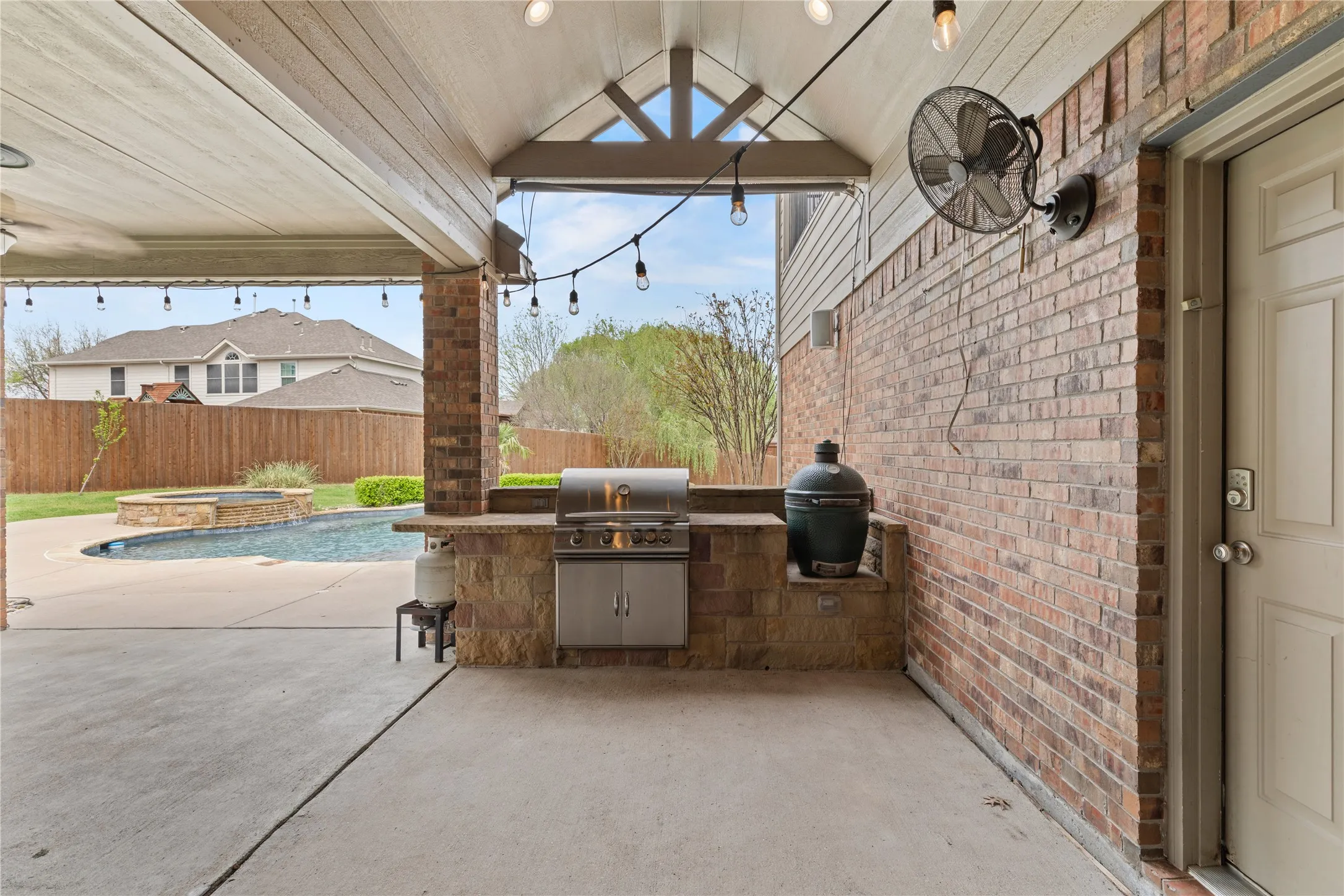 Single Family Residence For Sale in Collin County , 613 Windward Drive, Murphy, Texas 75094, 5 Bedroom, 3 Bathroom, 3 Garage spaces, 3,381 Sqft, built in 2008, Preowned, mls#21230261, Real Estate Agent in Murphy, Homes For Sale in Collin county, Homes For Sale in Murphy, Realtor in Murphy Texas, Real Estate Brokerage Independent Realty Texas, Luminita Cordes Realtor