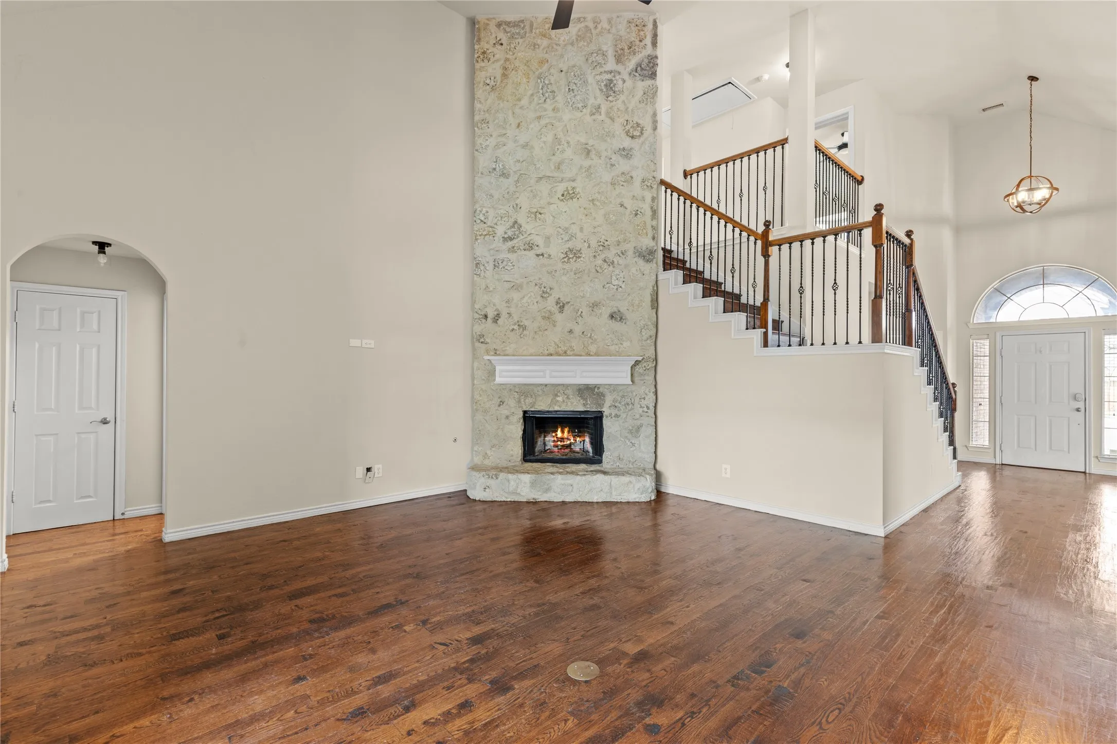 Single Family Residence For Sale in Collin County , 613 Windward Drive, Murphy, Texas 75094, 5 Bedroom, 3 Bathroom, 3 Garage spaces, 3,381 Sqft, built in 2008, Preowned, mls#21230261, Real Estate Agent in Murphy, Homes For Sale in Collin county, Homes For Sale in Murphy, Realtor in Murphy Texas, Real Estate Brokerage Independent Realty Texas, Luminita Cordes Realtor
