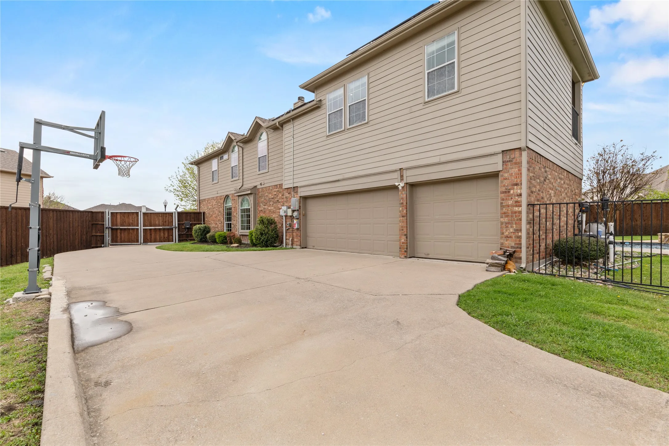 Single Family Residence For Sale in Collin County , 613 Windward Drive, Murphy, Texas 75094, 5 Bedroom, 3 Bathroom, 3 Garage spaces, 3,381 Sqft, built in 2008, Preowned, mls#21230261, Real Estate Agent in Murphy, Homes For Sale in Collin county, Homes For Sale in Murphy, Realtor in Murphy Texas, Real Estate Brokerage Independent Realty Texas, Luminita Cordes Realtor