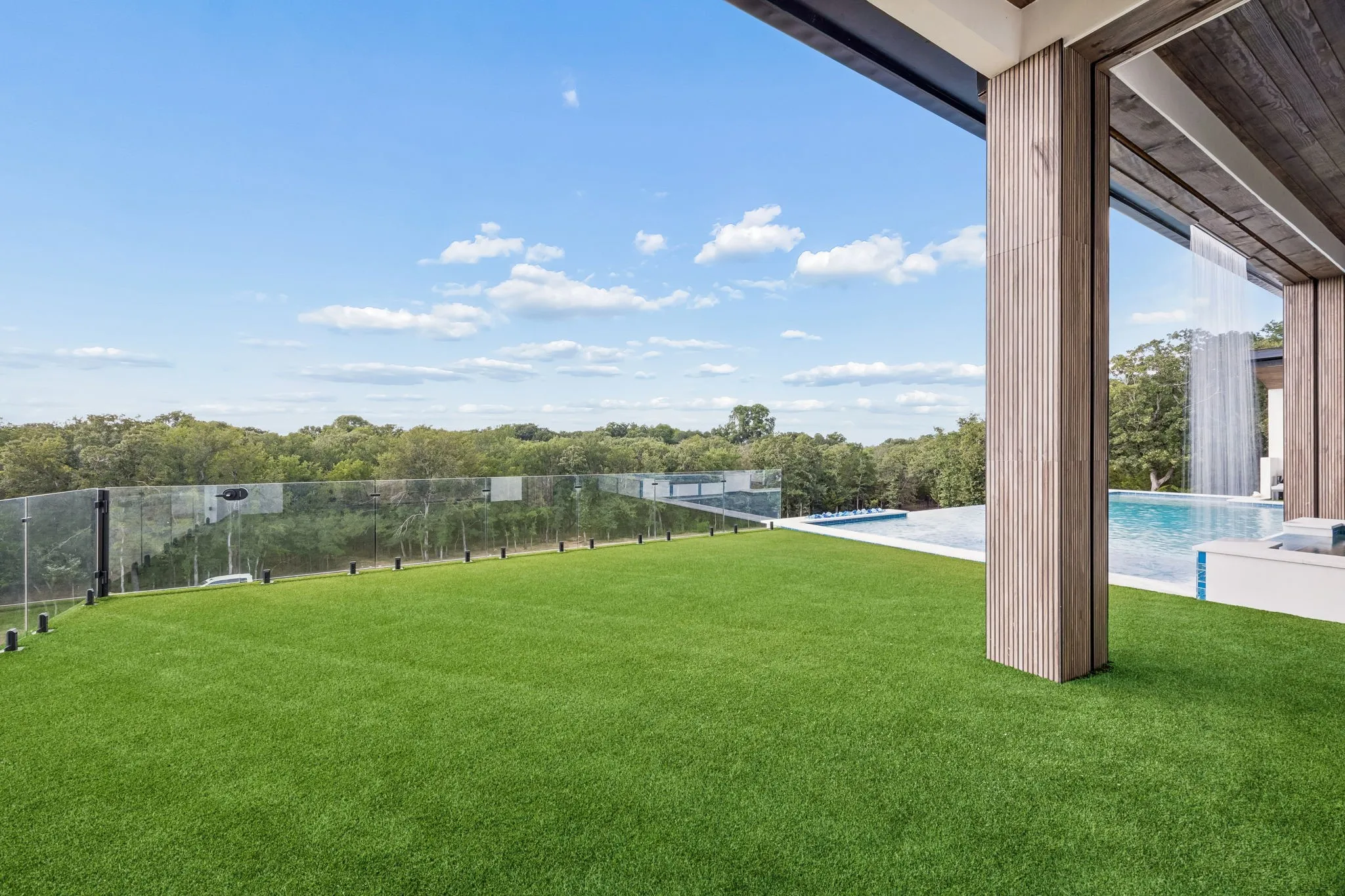 Tree Top + Lake Grapevine Views!