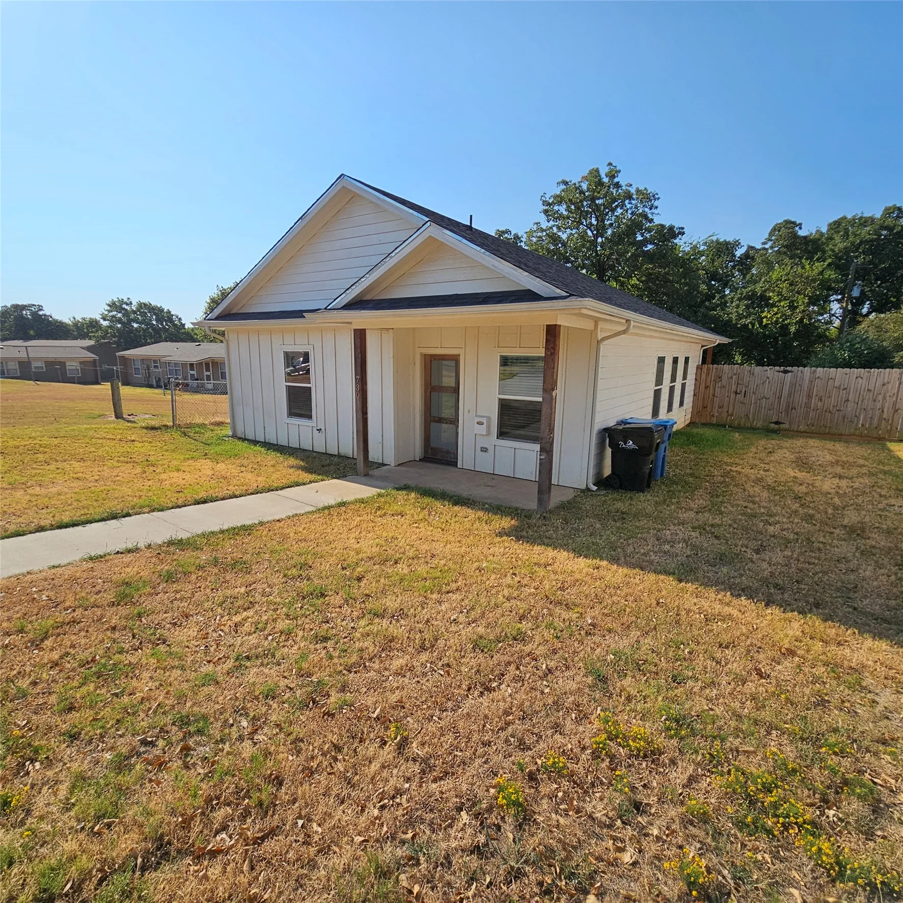 Single Family Residence For Sale in Grayson County , 730 E Woodard Street, Denison, Texas 75021, 3 Bedroom, 2 Bathroom, Garage spaces, 1,330 Sqft, built in 2022, Preowned, mls#21231071, Real Estate Agent in Denison, Homes For Sale in Grayson county, Homes For Sale in Denison, Realtor in Denison Texas, Real Estate Brokerage Independent Realty Texas, Luminita Cordes Realtor