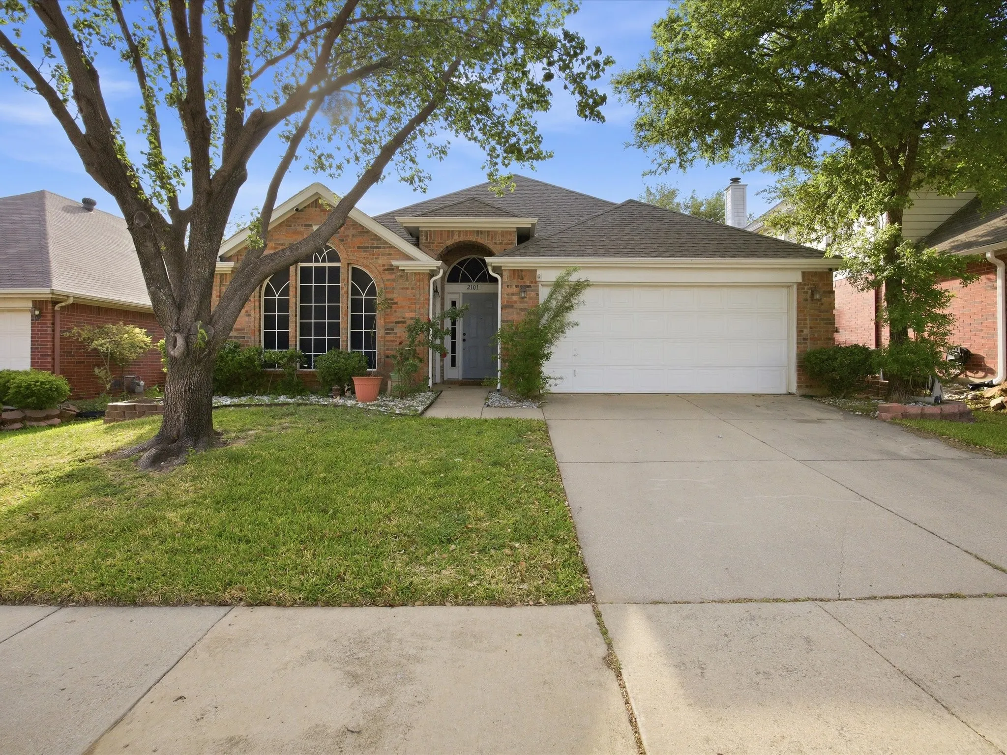 Single Family Residence For Sale in Tarrant County , 2101 Oak Manor Drive, Bedford, Texas 76021, 4 Bedrooms, 2 Bathrooms, 2 Garage spaces, 2,148 Sqft, built in 2001, Price $480,000, mls#21228459, Real Estate Agent in Bedford, Homes For Sale in Tarrant county, Homes For Sale in Bedford, Realtor in Bedford Texas, Real Estate Brokerage Independent Realty Texas, Luminita Cordes Realtor
