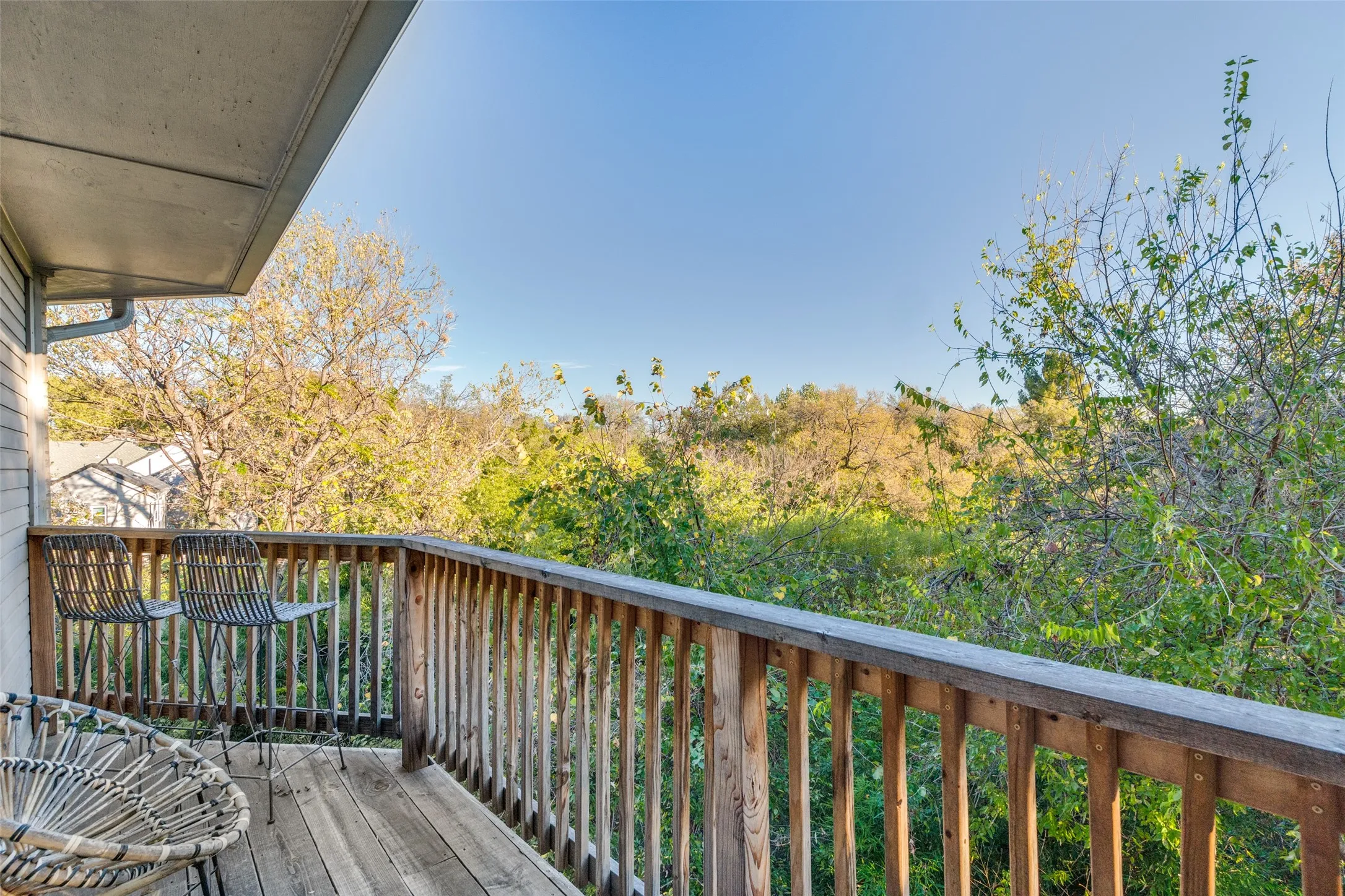 Single Family Residence For Sale in Dallas County , 9122 Cochran Heights Drive, Dallas, Texas 75220, 3 Bedroom, 3 Bathroom, 2 Garage spaces, 3,174 Sqft, built in 1984, Preowned, mls#21231653, Real Estate Agent in Dallas, Homes For Sale in Dallas county, Homes For Sale in Dallas, Realtor in Dallas Texas, Real Estate Brokerage Independent Realty Texas, Luminita Cordes Realtor