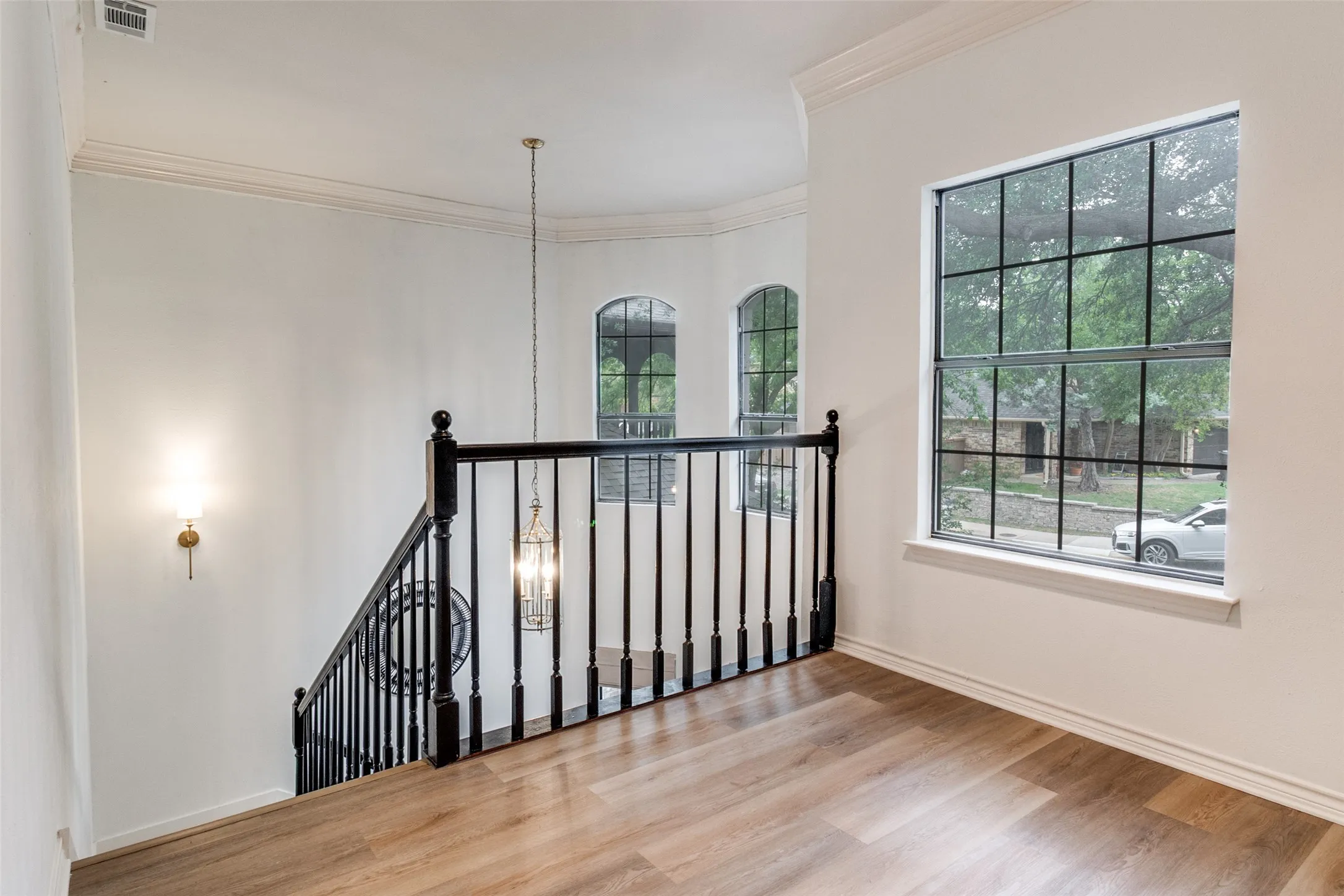 Single Family Residence For Sale in Dallas County , 9122 Cochran Heights Drive, Dallas, Texas 75220, 3 Bedroom, 3 Bathroom, 2 Garage spaces, 3,174 Sqft, built in 1984, Preowned, mls#21231653, Real Estate Agent in Dallas, Homes For Sale in Dallas county, Homes For Sale in Dallas, Realtor in Dallas Texas, Real Estate Brokerage Independent Realty Texas, Luminita Cordes Realtor