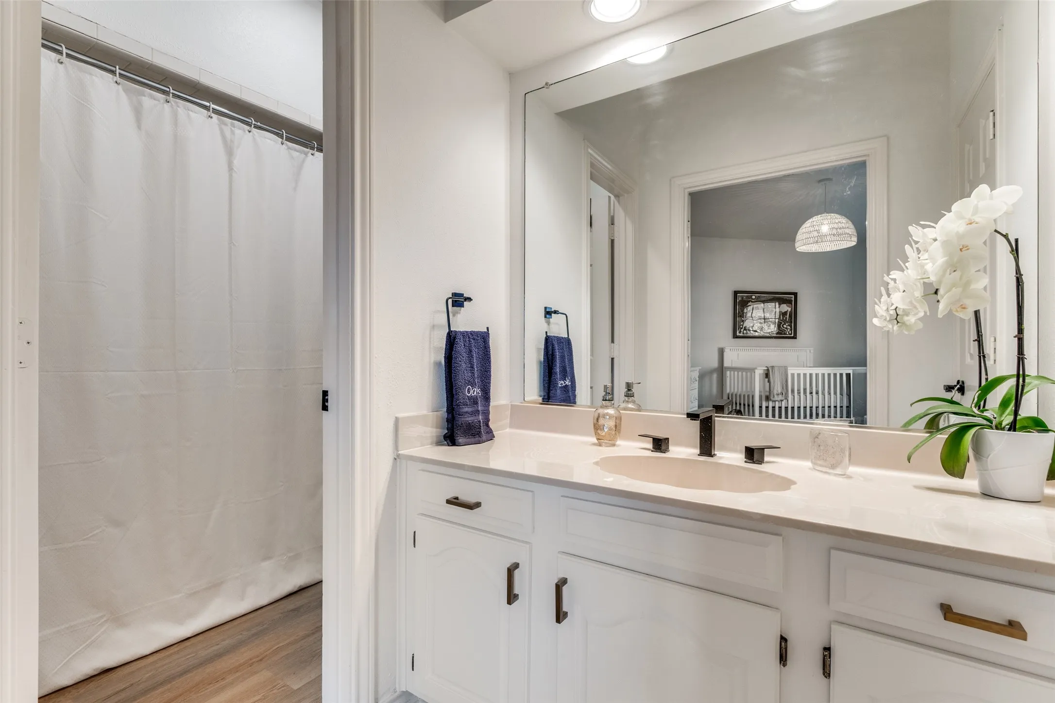 Single Family Residence For Sale in Dallas County , 9122 Cochran Heights Drive, Dallas, Texas 75220, 3 Bedroom, 3 Bathroom, 2 Garage spaces, 3,174 Sqft, built in 1984, Preowned, mls#21231653, Real Estate Agent in Dallas, Homes For Sale in Dallas county, Homes For Sale in Dallas, Realtor in Dallas Texas, Real Estate Brokerage Independent Realty Texas, Luminita Cordes Realtor