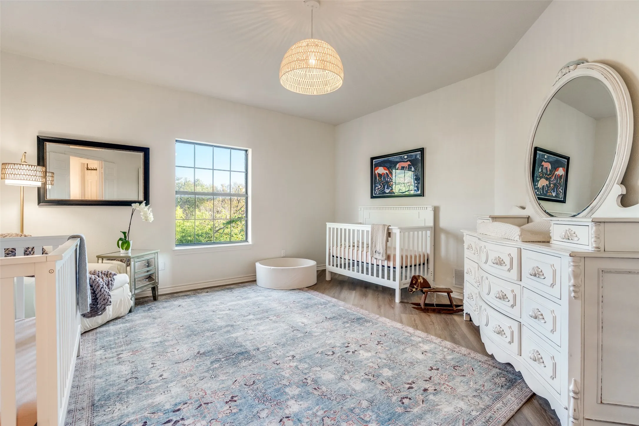 Single Family Residence For Sale in Dallas County , 9122 Cochran Heights Drive, Dallas, Texas 75220, 3 Bedroom, 3 Bathroom, 2 Garage spaces, 3,174 Sqft, built in 1984, Preowned, mls#21231653, Real Estate Agent in Dallas, Homes For Sale in Dallas county, Homes For Sale in Dallas, Realtor in Dallas Texas, Real Estate Brokerage Independent Realty Texas, Luminita Cordes Realtor
