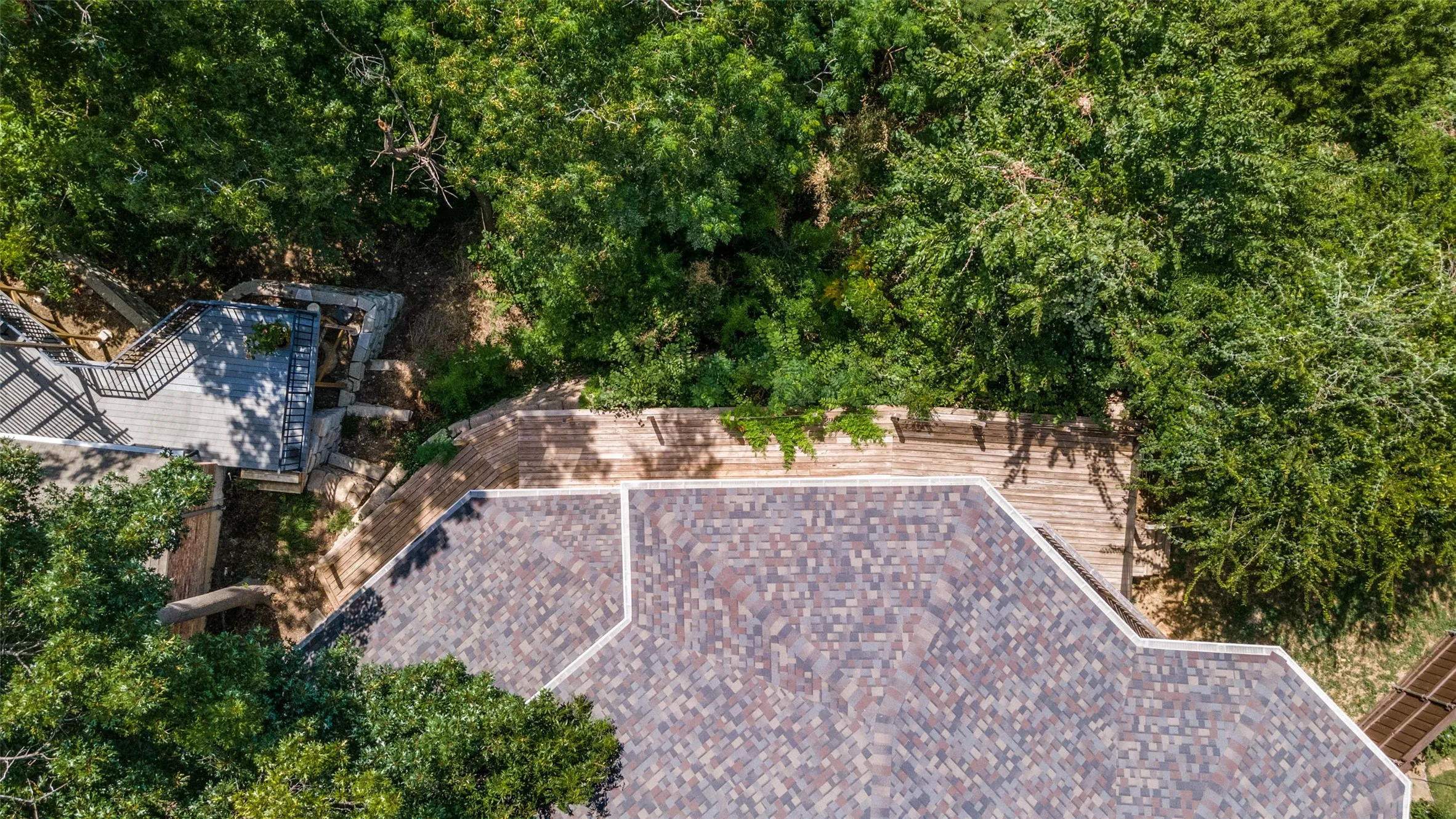 Single Family Residence For Sale in Dallas County , 9122 Cochran Heights Drive, Dallas, Texas 75220, 3 Bedroom, 3 Bathroom, 2 Garage spaces, 3,174 Sqft, built in 1984, Preowned, mls#21231653, Real Estate Agent in Dallas, Homes For Sale in Dallas county, Homes For Sale in Dallas, Realtor in Dallas Texas, Real Estate Brokerage Independent Realty Texas, Luminita Cordes Realtor