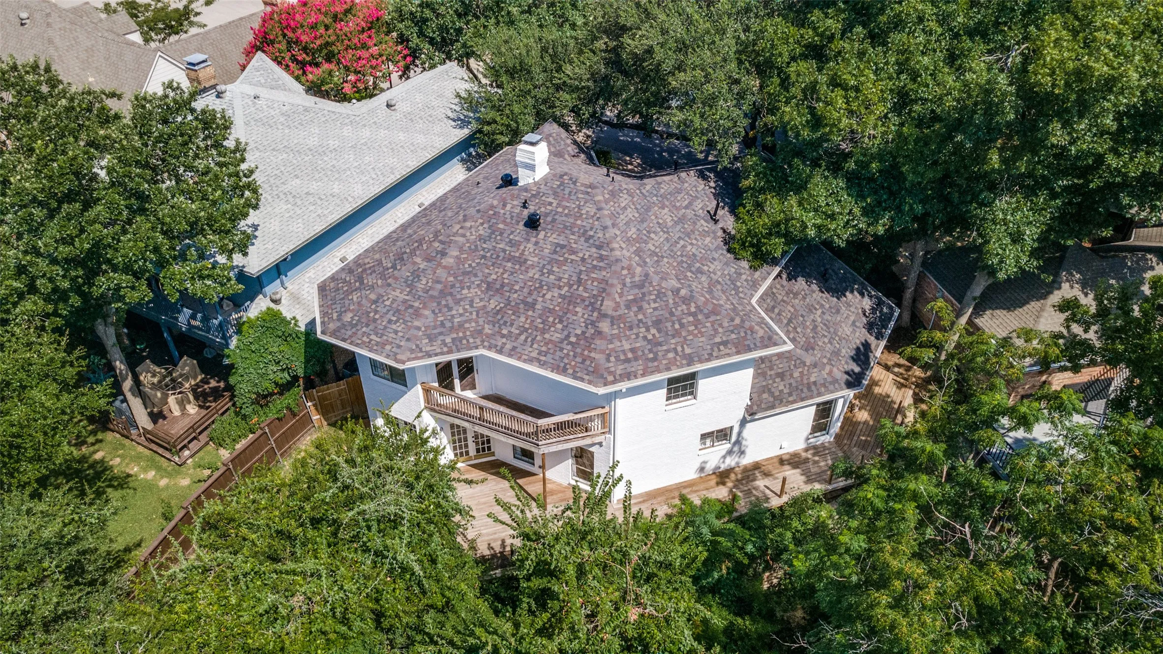 Single Family Residence For Sale in Dallas County , 9122 Cochran Heights Drive, Dallas, Texas 75220, 3 Bedroom, 3 Bathroom, 2 Garage spaces, 3,174 Sqft, built in 1984, Preowned, mls#21231653, Real Estate Agent in Dallas, Homes For Sale in Dallas county, Homes For Sale in Dallas, Realtor in Dallas Texas, Real Estate Brokerage Independent Realty Texas, Luminita Cordes Realtor