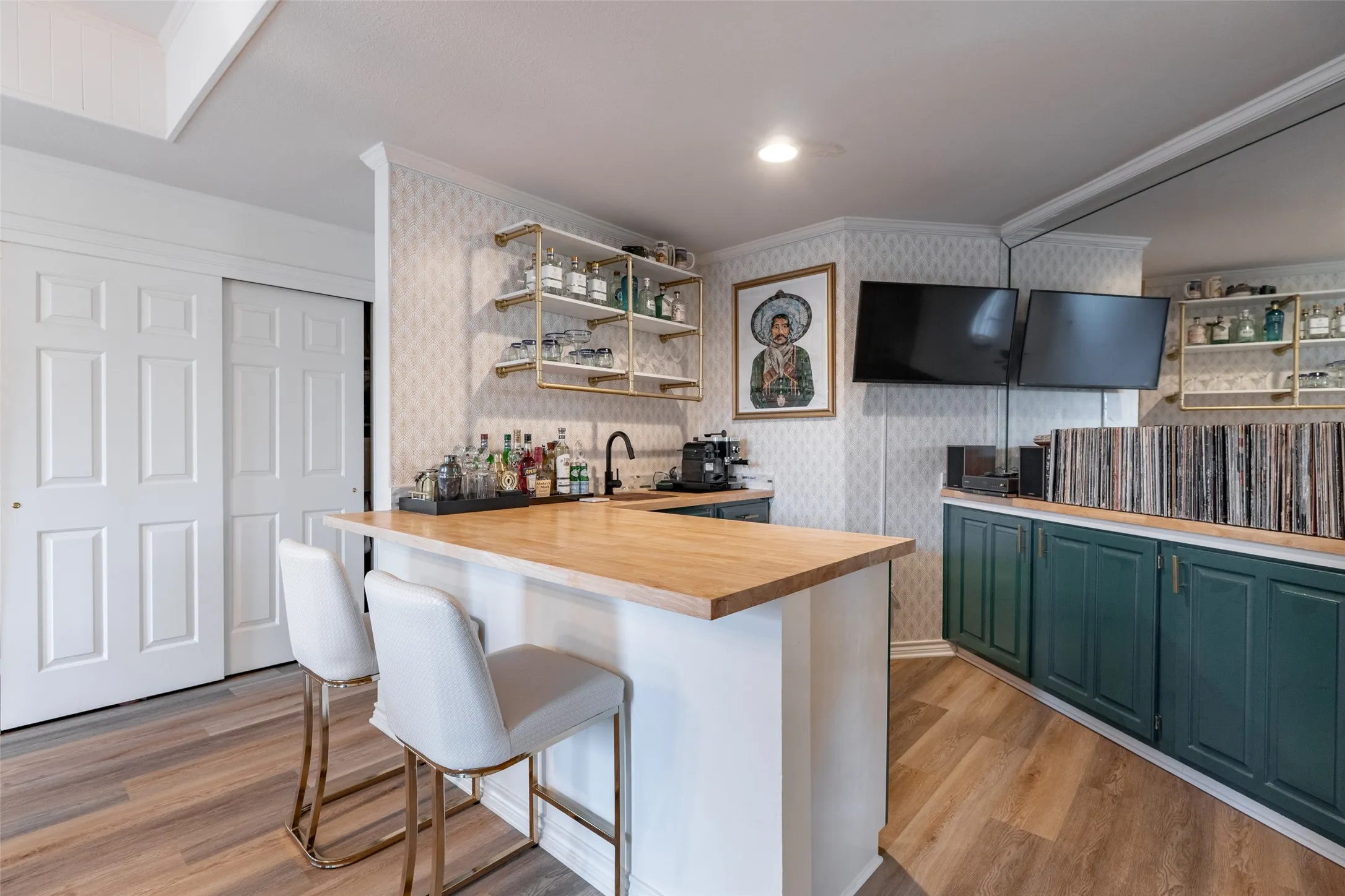 Single Family Residence For Sale in Dallas County , 9122 Cochran Heights Drive, Dallas, Texas 75220, 3 Bedroom, 3 Bathroom, 2 Garage spaces, 3,174 Sqft, built in 1984, Preowned, mls#21231653, Real Estate Agent in Dallas, Homes For Sale in Dallas county, Homes For Sale in Dallas, Realtor in Dallas Texas, Real Estate Brokerage Independent Realty Texas, Luminita Cordes Realtor