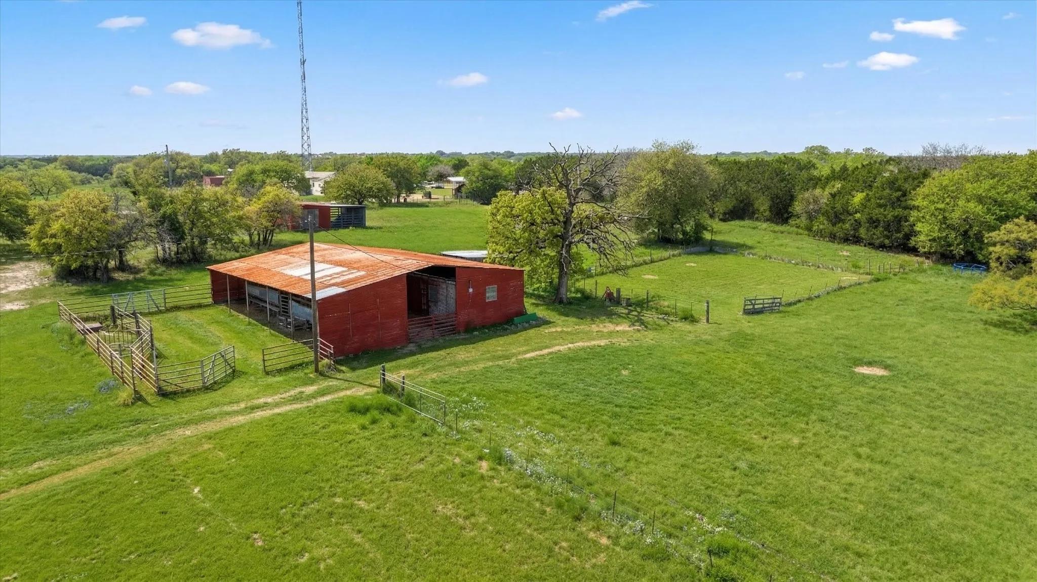 Farm For Sale in Hamilton County , 17305 N US Highway 281, Hico, Texas 76457, 3 Bedroom, 2 Bathroom, 2 Garage spaces, 2,530 Sqft, built in 1972, mls#21232210, Real Estate Agent in Hico, Homes For Sale in Hamilton county, Homes For Sale in Hico, Realtor in Hico Texas, Real Estate Brokerage Independent Realty Texas, Luminita Cordes Realtor