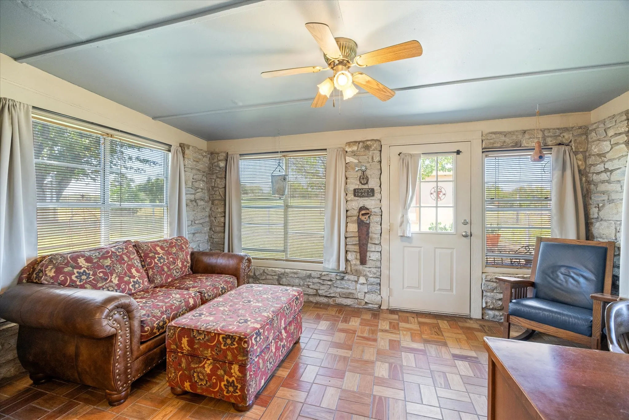 Farm For Sale in Hamilton County , 17305 N US Highway 281, Hico, Texas 76457, 3 Bedroom, 2 Bathroom, 2 Garage spaces, 2,530 Sqft, built in 1972, mls#21232210, Real Estate Agent in Hico, Homes For Sale in Hamilton county, Homes For Sale in Hico, Realtor in Hico Texas, Real Estate Brokerage Independent Realty Texas, Luminita Cordes Realtor