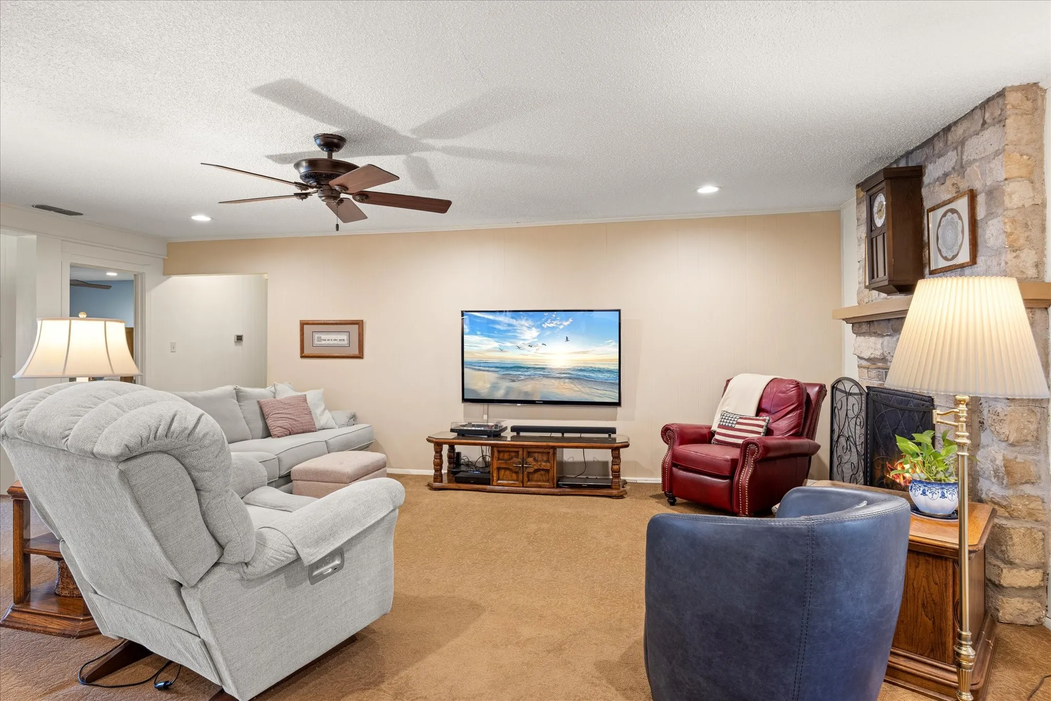 Farm For Sale in Hamilton County , 17305 N US Highway 281, Hico, Texas 76457, 3 Bedroom, 2 Bathroom, 2 Garage spaces, 2,530 Sqft, built in 1972, mls#21232210, Real Estate Agent in Hico, Homes For Sale in Hamilton county, Homes For Sale in Hico, Realtor in Hico Texas, Real Estate Brokerage Independent Realty Texas, Luminita Cordes Realtor