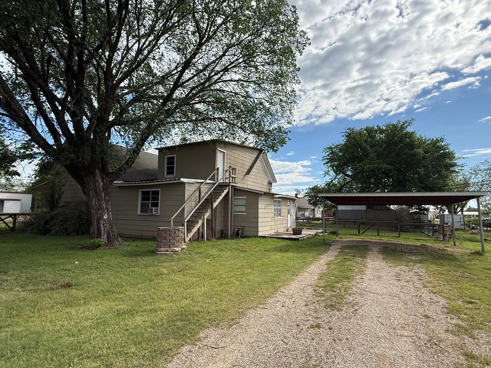 Single Family Residence For Sale in Mc Lennan County , 280 W 4th Street, Crawford, Texas 76638, 3 Bedroom, 2 Bathroom, Garage spaces, 1,744 Sqft, built in 1917, mls#21233082, Real Estate Agent in Crawford, Homes For Sale in Mc Lennan county, Homes For Sale in Crawford, Realtor in Crawford Texas, Real Estate Brokerage Independent Realty Texas, Luminita Cordes Realtor