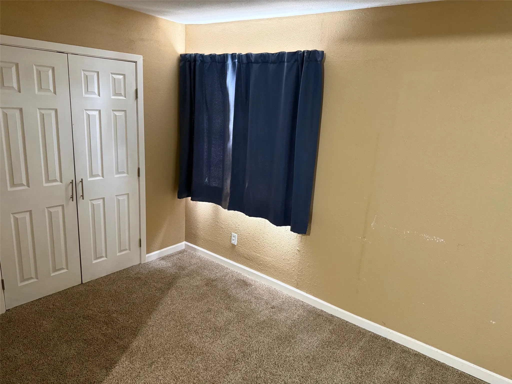 Single Family Residence For Sale in Mc Lennan County , 280 W 4th Street, Crawford, Texas 76638, 3 Bedroom, 2 Bathroom, Garage spaces, 1,744 Sqft, built in 1917, mls#21233082, Real Estate Agent in Crawford, Homes For Sale in Mc Lennan county, Homes For Sale in Crawford, Realtor in Crawford Texas, Real Estate Brokerage Independent Realty Texas, Luminita Cordes Realtor
