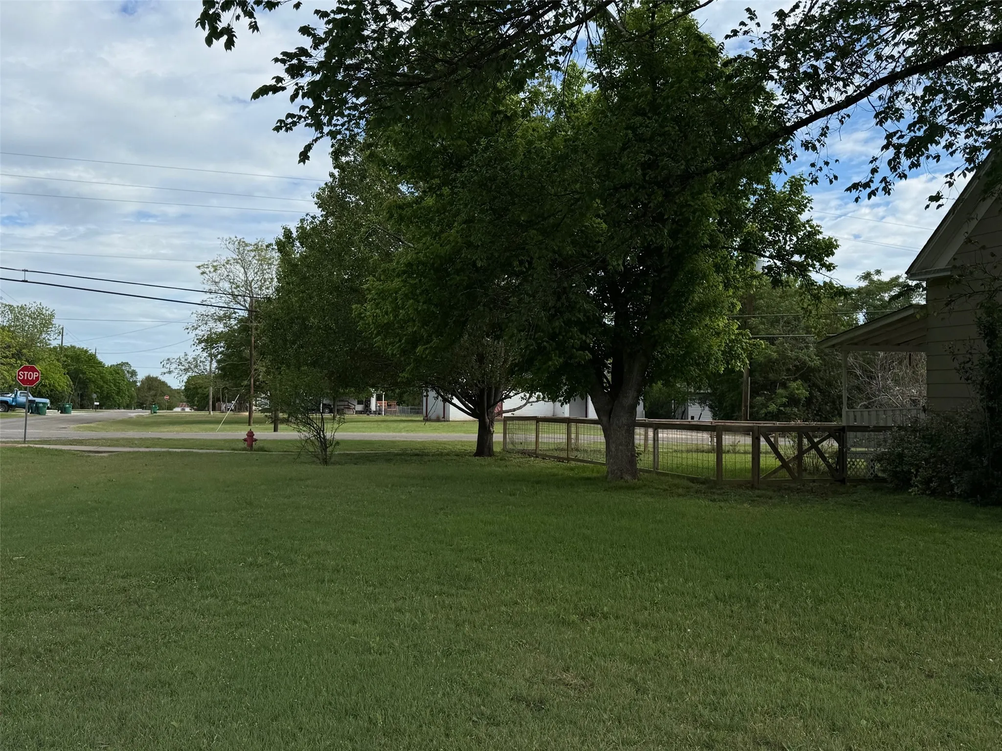 Single Family Residence For Sale in Mc Lennan County , 280 W 4th Street, Crawford, Texas 76638, 3 Bedroom, 2 Bathroom, Garage spaces, 1,744 Sqft, built in 1917, mls#21233082, Real Estate Agent in Crawford, Homes For Sale in Mc Lennan county, Homes For Sale in Crawford, Realtor in Crawford Texas, Real Estate Brokerage Independent Realty Texas, Luminita Cordes Realtor