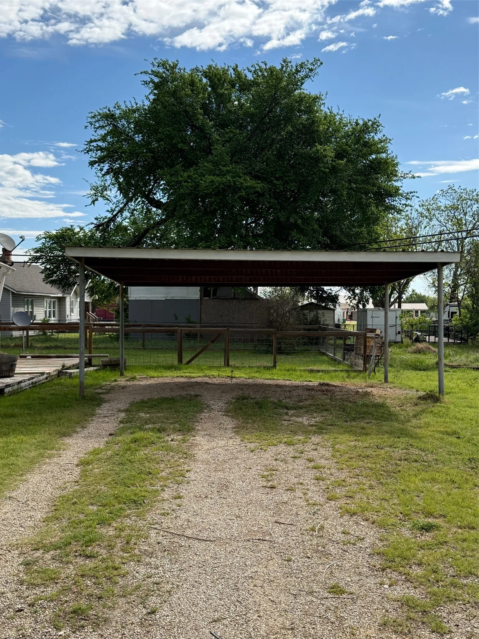 Single Family Residence For Sale in Mc Lennan County , 280 W 4th Street, Crawford, Texas 76638, 3 Bedroom, 2 Bathroom, Garage spaces, 1,744 Sqft, built in 1917, mls#21233082, Real Estate Agent in Crawford, Homes For Sale in Mc Lennan county, Homes For Sale in Crawford, Realtor in Crawford Texas, Real Estate Brokerage Independent Realty Texas, Luminita Cordes Realtor