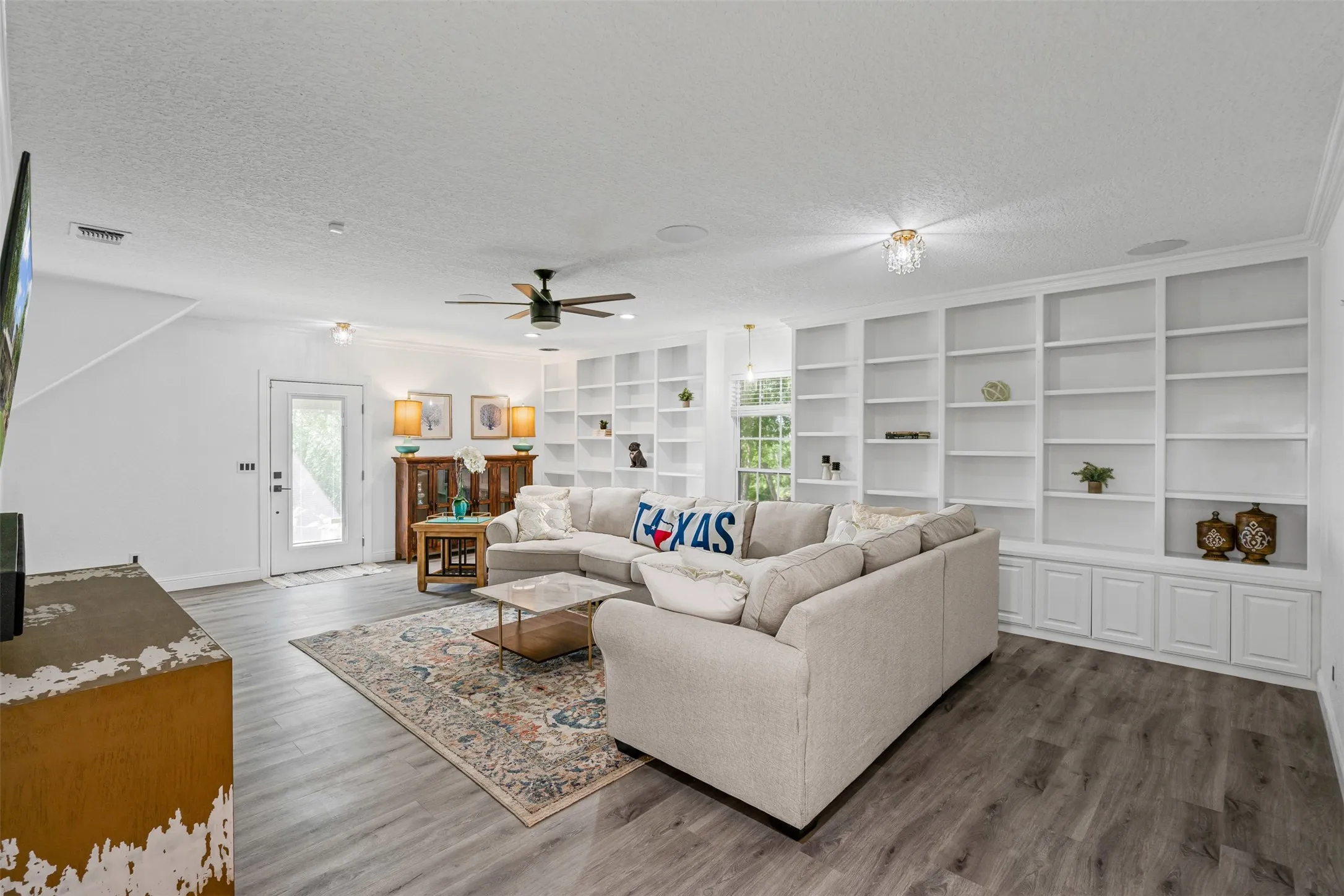 Single Family Residence For Sale in Parker County , 108 Dustin Circle, Hudson Oaks, Texas 76087, 7 Bedroom, 7 Bathroom, 3 Garage spaces, 7,397 Sqft, built in 1996, mls#21233090, Real Estate Agent in Hudson Oaks, Homes For Sale in Parker county, Homes For Sale in Hudson Oaks, Realtor in Hudson Oaks Texas, Real Estate Brokerage Independent Realty Texas, Luminita Cordes Realtor