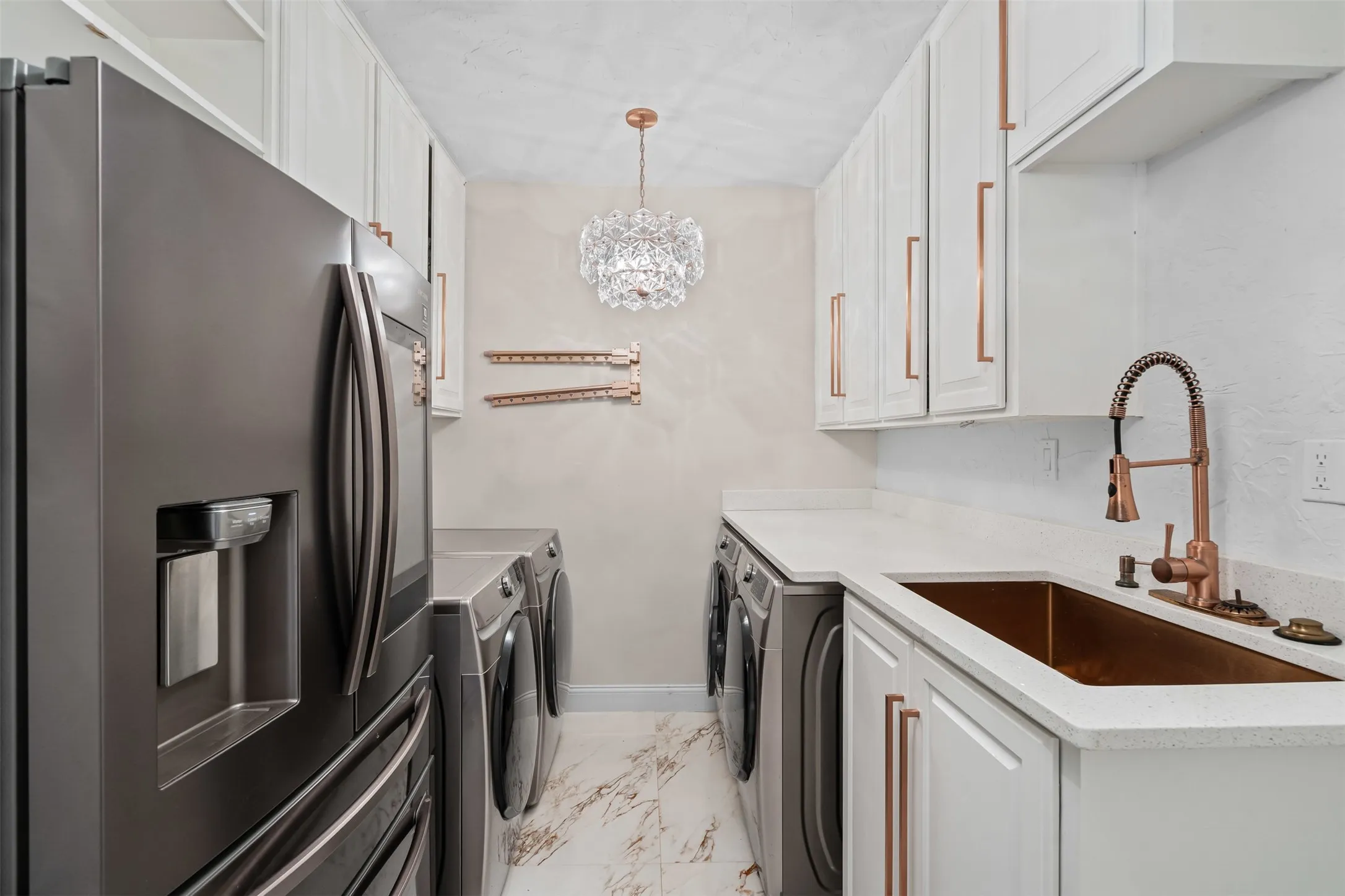 Single Family Residence For Sale in Parker County , 108 Dustin Circle, Hudson Oaks, Texas 76087, 7 Bedroom, 7 Bathroom, 3 Garage spaces, 7,397 Sqft, built in 1996, mls#21233090, Real Estate Agent in Hudson Oaks, Homes For Sale in Parker county, Homes For Sale in Hudson Oaks, Realtor in Hudson Oaks Texas, Real Estate Brokerage Independent Realty Texas, Luminita Cordes Realtor