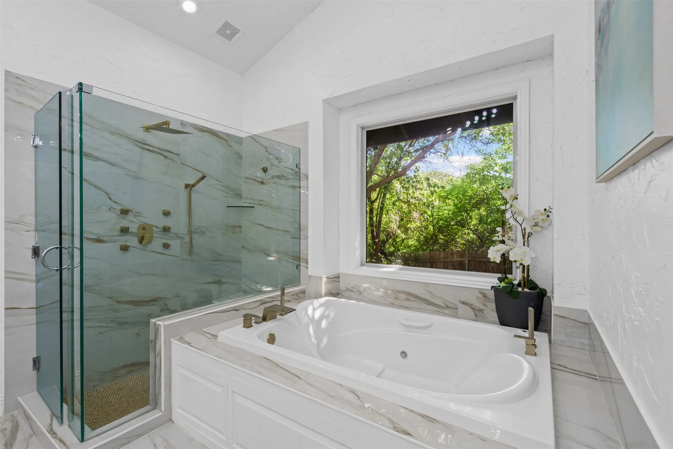 Single Family Residence For Sale in Parker County , 108 Dustin Circle, Hudson Oaks, Texas 76087, 7 Bedroom, 7 Bathroom, 3 Garage spaces, 7,397 Sqft, built in 1996, mls#21233090, Real Estate Agent in Hudson Oaks, Homes For Sale in Parker county, Homes For Sale in Hudson Oaks, Realtor in Hudson Oaks Texas, Real Estate Brokerage Independent Realty Texas, Luminita Cordes Realtor