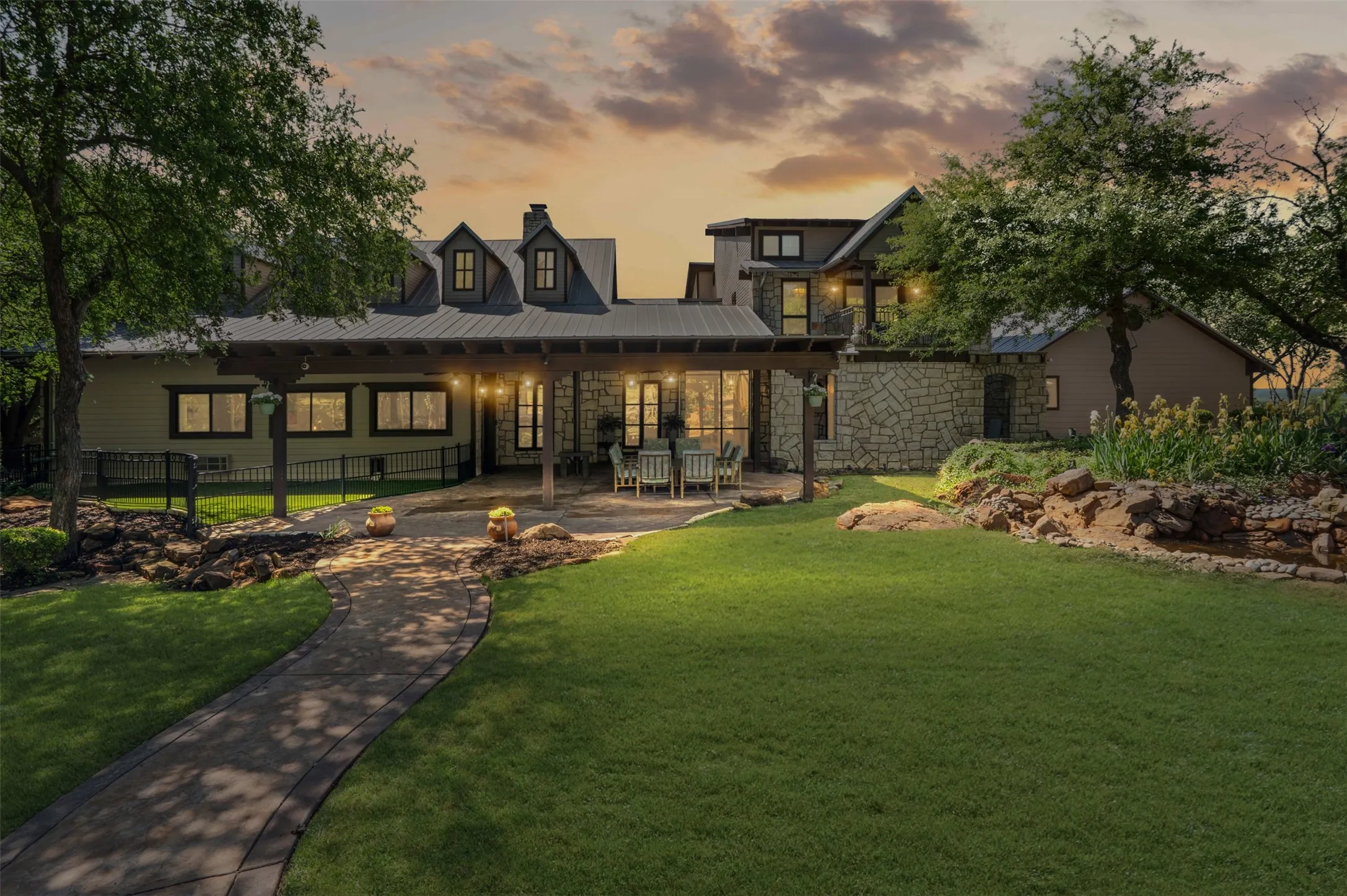 Single Family Residence For Sale in Parker County , 108 Dustin Circle, Hudson Oaks, Texas 76087, 7 Bedroom, 7 Bathroom, 3 Garage spaces, 7,397 Sqft, built in 1996, mls#21233090, Real Estate Agent in Hudson Oaks, Homes For Sale in Parker county, Homes For Sale in Hudson Oaks, Realtor in Hudson Oaks Texas, Real Estate Brokerage Independent Realty Texas, Luminita Cordes Realtor