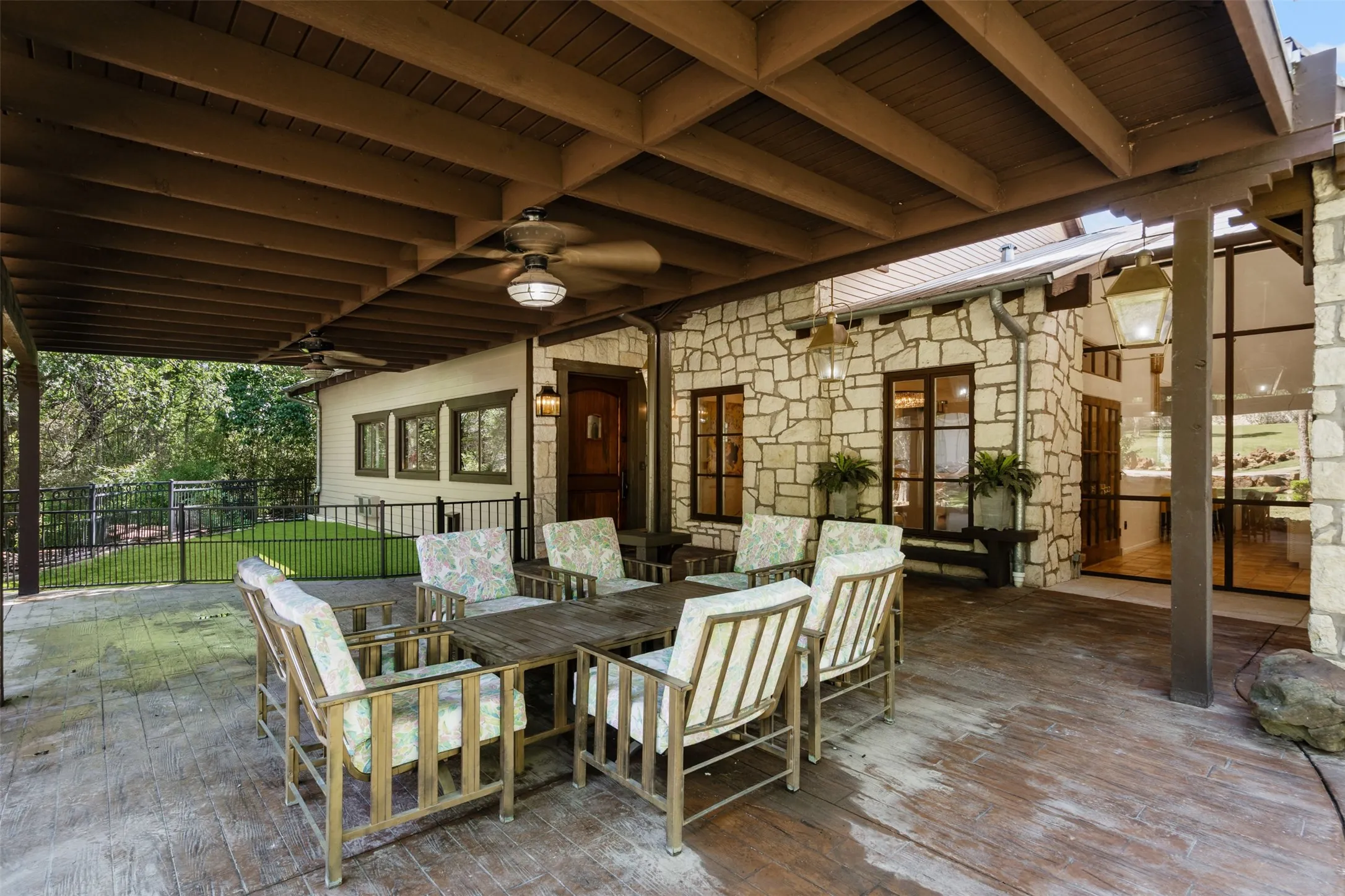 Single Family Residence For Sale in Parker County , 108 Dustin Circle, Hudson Oaks, Texas 76087, 7 Bedroom, 7 Bathroom, 3 Garage spaces, 7,397 Sqft, built in 1996, mls#21233090, Real Estate Agent in Hudson Oaks, Homes For Sale in Parker county, Homes For Sale in Hudson Oaks, Realtor in Hudson Oaks Texas, Real Estate Brokerage Independent Realty Texas, Luminita Cordes Realtor