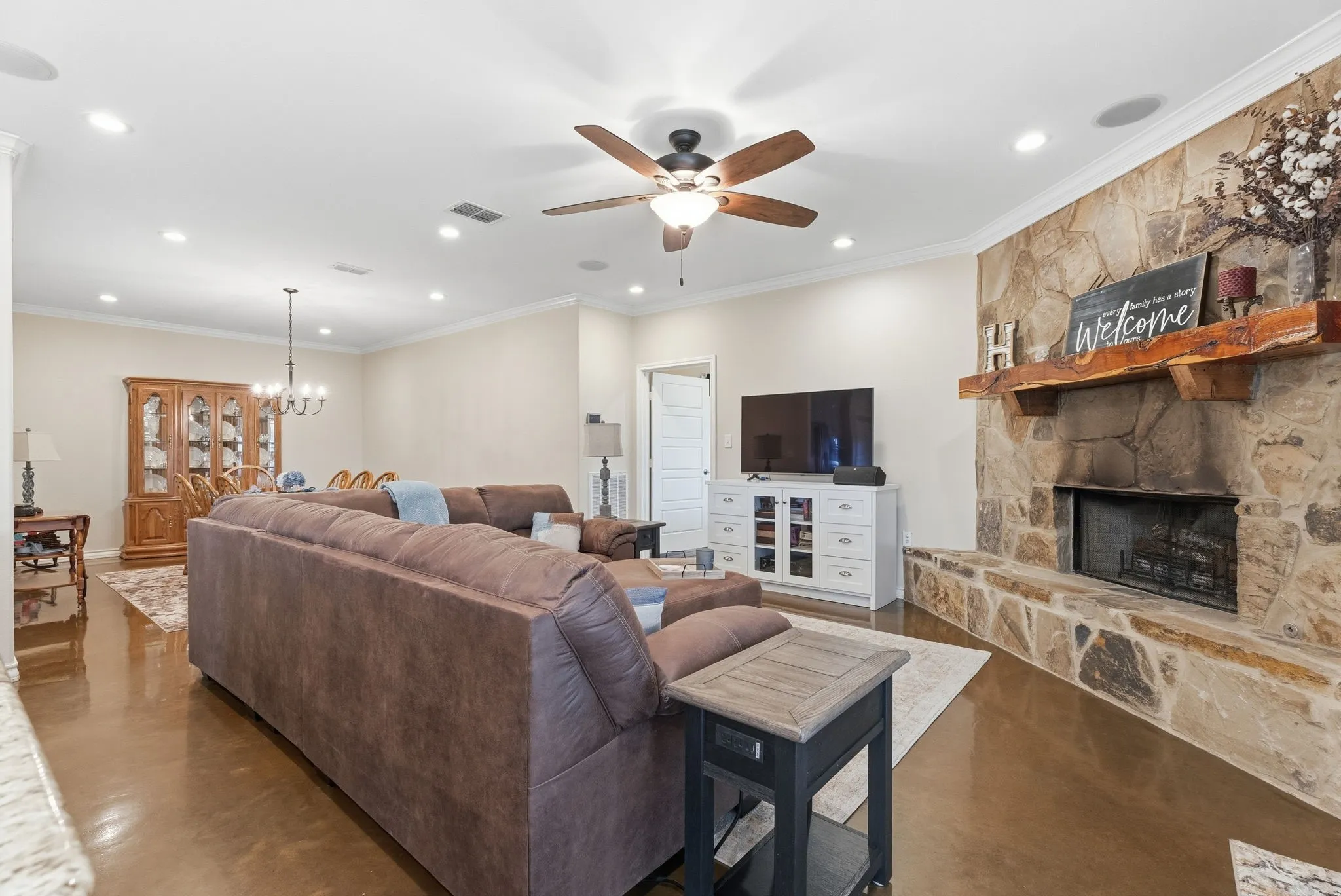 Farm For Sale in Houston County , 689 & 691 FM 1272, Grapeland, Texas 75844, 4 Bedroom, 4 Bathroom, 2 Garage spaces, 3,489 Sqft, built in 1997, Preowned, mls#21226943, Real Estate Agent in Grapeland, Homes For Sale in Houston county, Homes For Sale in Grapeland, Realtor in Grapeland Texas, Real Estate Brokerage Independent Realty Texas, Luminita Cordes Realtor
