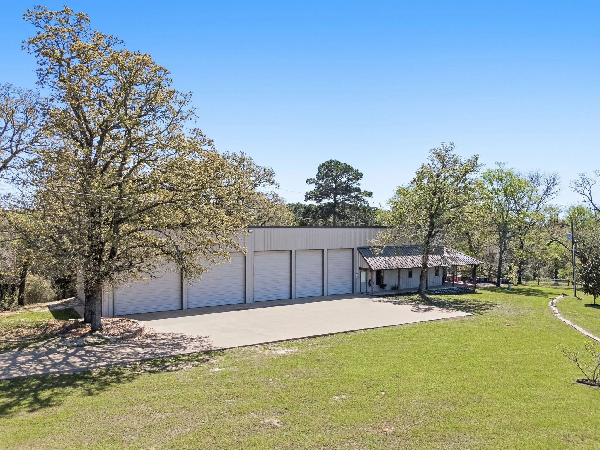Farm For Sale in Houston County , 689 & 691 FM 1272, Grapeland, Texas 75844, 4 Bedroom, 4 Bathroom, 2 Garage spaces, 3,489 Sqft, built in 1997, Preowned, mls#21226943, Real Estate Agent in Grapeland, Homes For Sale in Houston county, Homes For Sale in Grapeland, Realtor in Grapeland Texas, Real Estate Brokerage Independent Realty Texas, Luminita Cordes Realtor