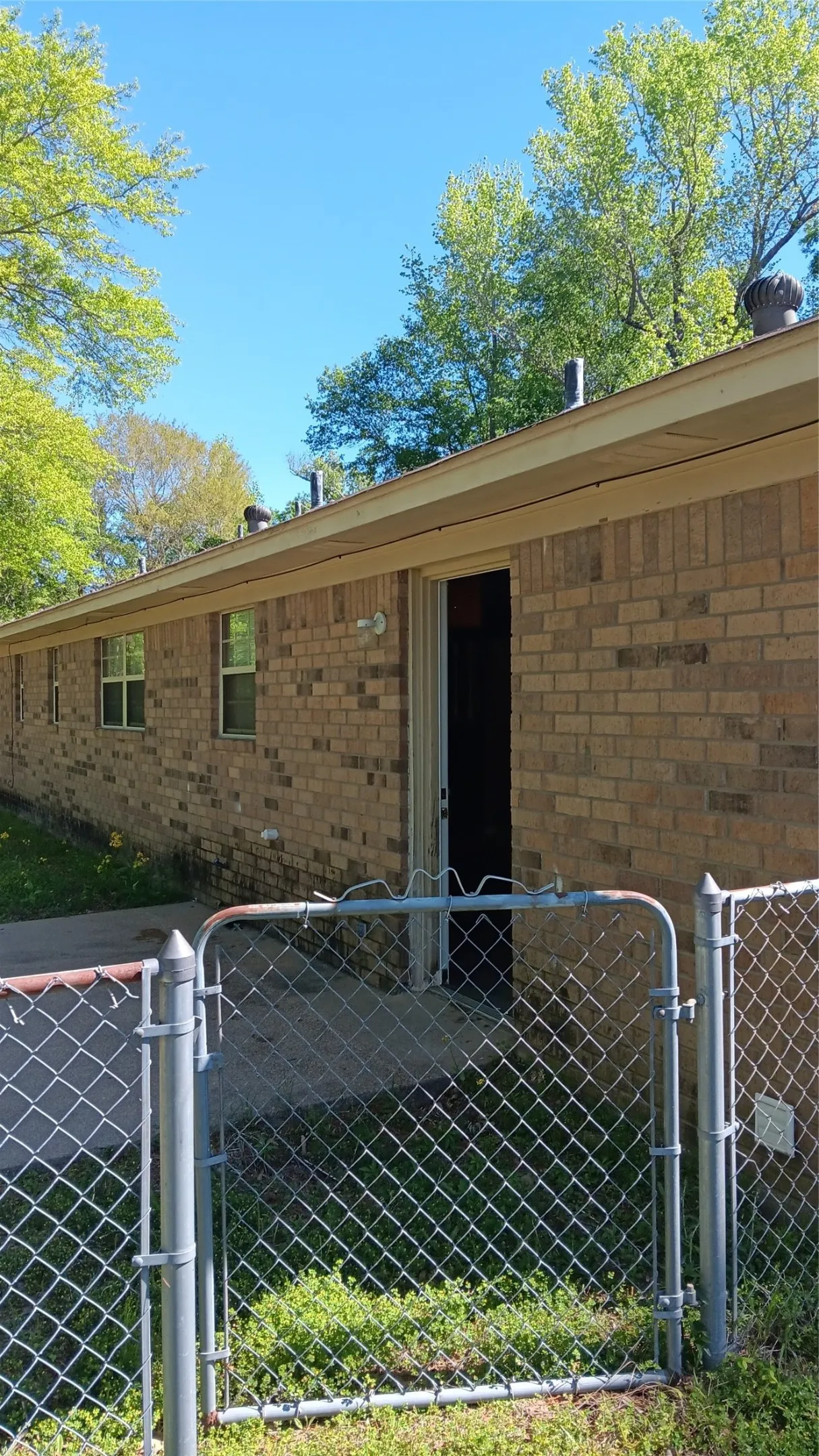 Single Family Residence For Rent in Upshur County , 1918 US Highway 259 S. S, Diana, Texas 75640, 3 Bedroom, 2 Bathroom, 2 Garage spaces, 1,476 Sqft, built in 1988, mls#21233215, Real Estate Agent in Diana, Homes For Rent in Upshur county, Homes For Rent in Diana, Realtor in Diana Texas, Real Estate Brokerage Independent Realty Texas, Luminita Cordes Realtor