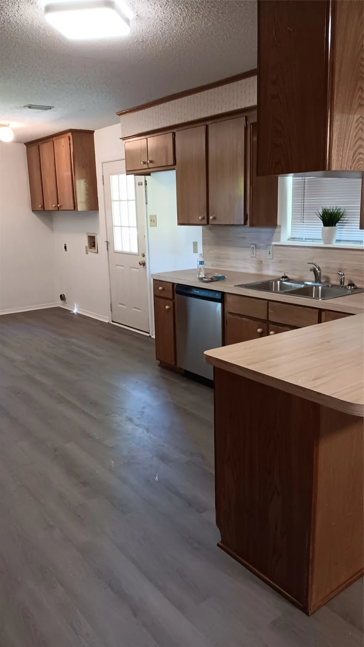 Single Family Residence For Rent in Upshur County , 1918 US Highway 259 S. S, Diana, Texas 75640, 3 Bedroom, 2 Bathroom, 2 Garage spaces, 1,476 Sqft, built in 1988, mls#21233215, Real Estate Agent in Diana, Homes For Rent in Upshur county, Homes For Rent in Diana, Realtor in Diana Texas, Real Estate Brokerage Independent Realty Texas, Luminita Cordes Realtor