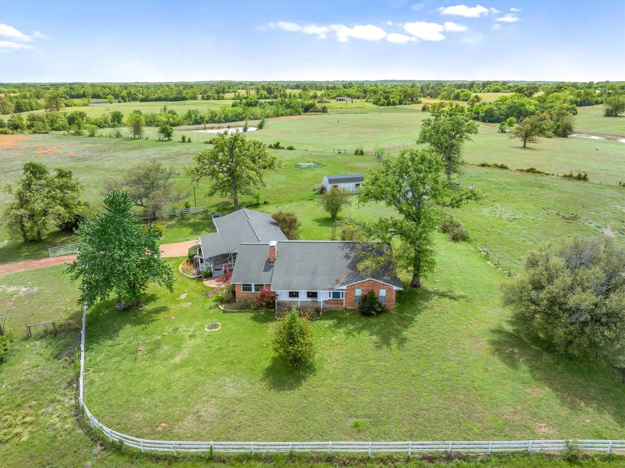 Farm For Sale in Van Zandt County , 1421 Vz County Road 2319, Canton, Texas 75103, 2 Bedroom, 2 Bathroom, Garage spaces, 2,108 Sqft, built in 1977, mls#21233217, Real Estate Agent in Canton, Homes For Sale in Van Zandt county, Homes For Sale in Canton, Realtor in Canton Texas, Real Estate Brokerage Independent Realty Texas, Luminita Cordes Realtor