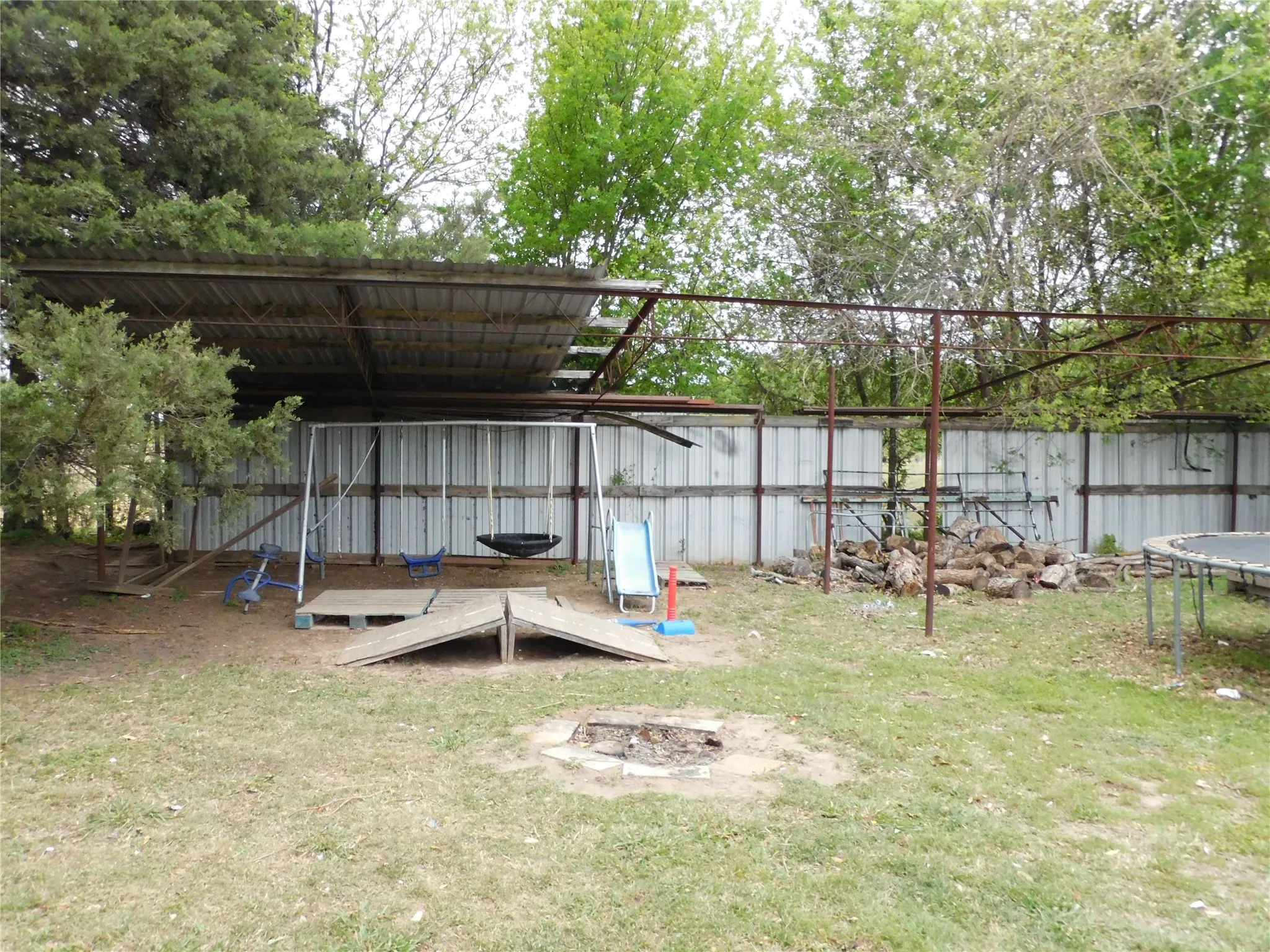 Farm For Sale in Hill County , 1032 Fm 936, Hubbard, Texas 76648, 3 Bedroom, 2 Bathroom, 2 Garage spaces, 1,940 Sqft, built in 1999, Preowned, mls#21233219, Real Estate Agent in Hubbard, Homes For Sale in Hill county, Homes For Sale in Hubbard, Realtor in Hubbard Texas, Real Estate Brokerage Independent Realty Texas, Luminita Cordes Realtor