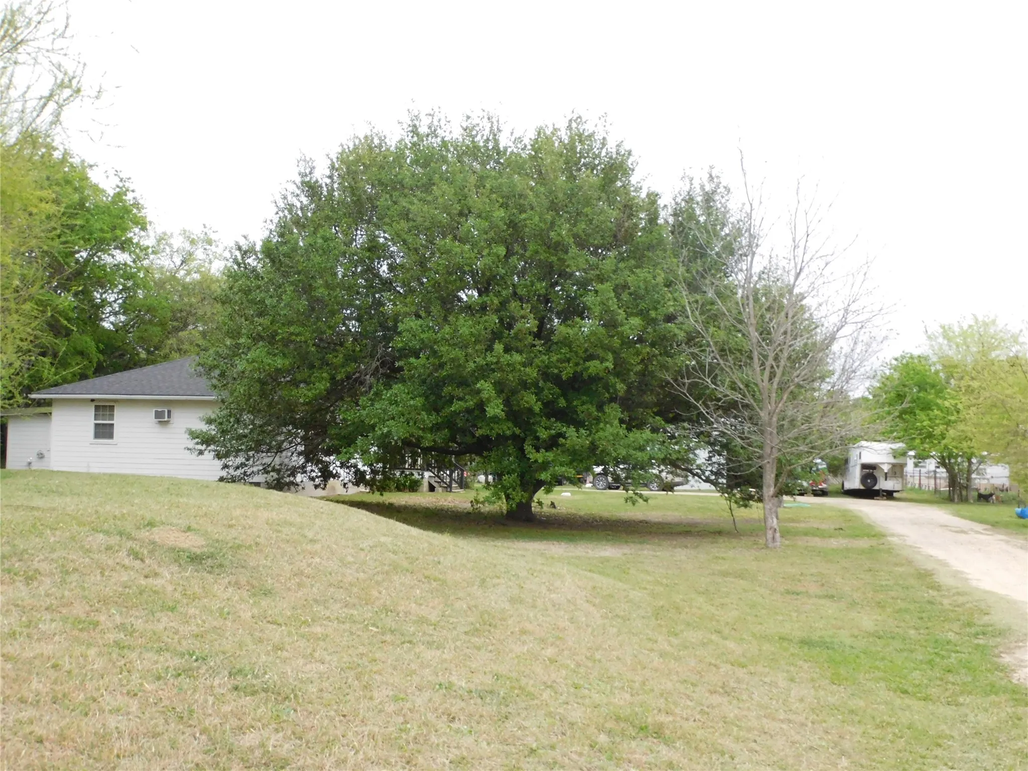 Farm For Sale in Hill County , 1032 Fm 936, Hubbard, Texas 76648, 3 Bedroom, 2 Bathroom, 2 Garage spaces, 1,940 Sqft, built in 1999, Preowned, mls#21233219, Real Estate Agent in Hubbard, Homes For Sale in Hill county, Homes For Sale in Hubbard, Realtor in Hubbard Texas, Real Estate Brokerage Independent Realty Texas, Luminita Cordes Realtor