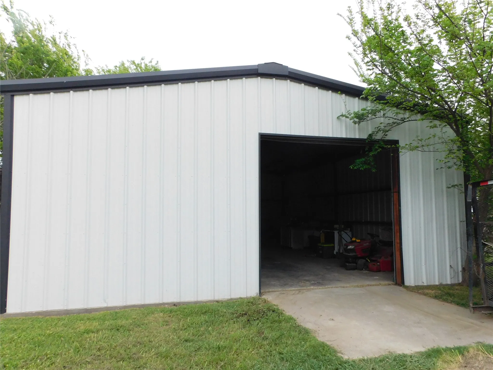 Farm For Sale in Hill County , 1032 Fm 936, Hubbard, Texas 76648, 3 Bedroom, 2 Bathroom, 2 Garage spaces, 1,940 Sqft, built in 1999, Preowned, mls#21233219, Real Estate Agent in Hubbard, Homes For Sale in Hill county, Homes For Sale in Hubbard, Realtor in Hubbard Texas, Real Estate Brokerage Independent Realty Texas, Luminita Cordes Realtor