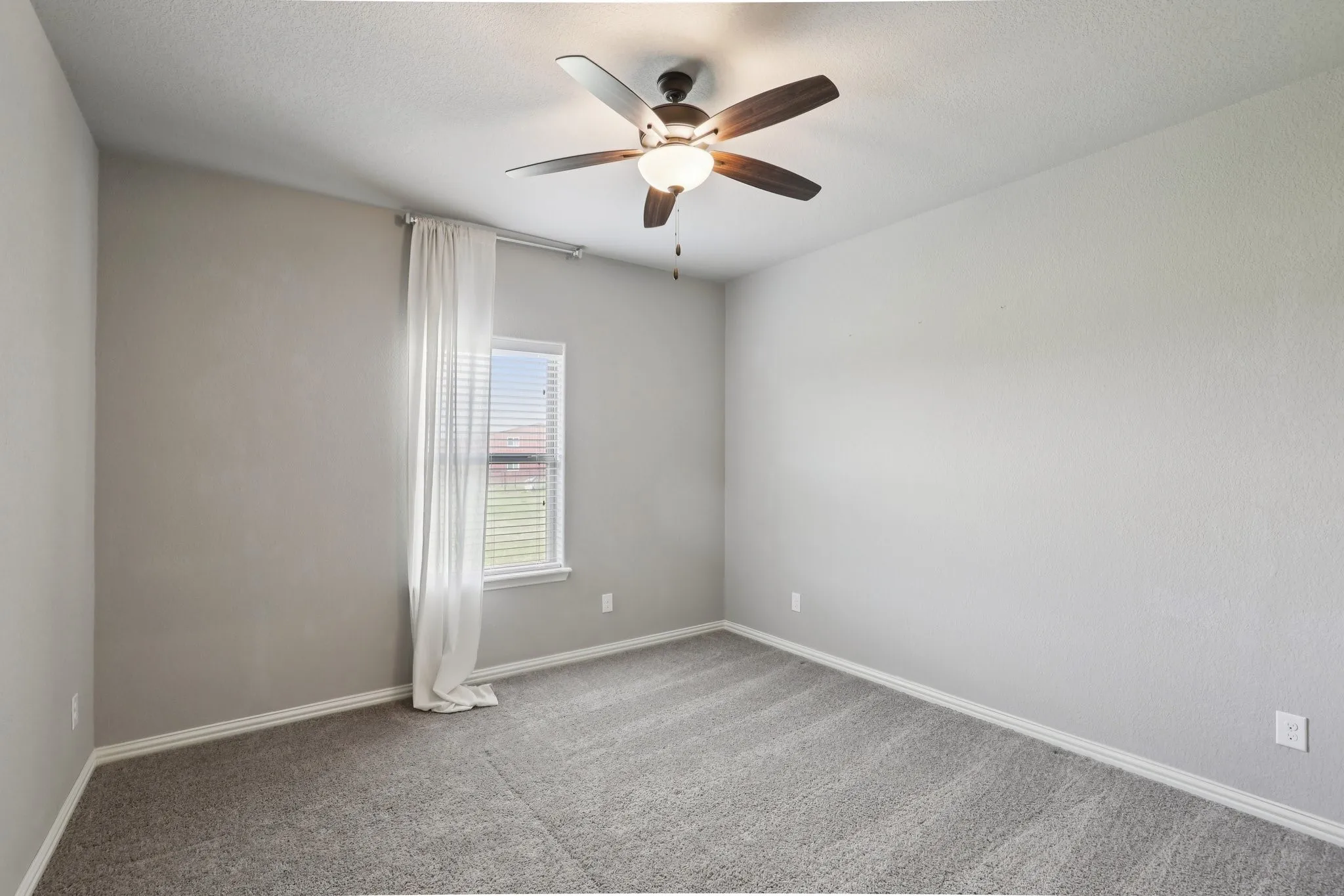 Single Family Residence For Sale in Parker County , 1020 Jesse James Lane, Springtown, Texas 76082, 4 Bedroom, 2 Bathroom, 3 Garage spaces, 2,535 Sqft, built in 2018, Preowned, mls#21230511, Real Estate Agent in Springtown, Homes For Sale in Parker county, Homes For Sale in Springtown, Realtor in Springtown Texas, Real Estate Brokerage Independent Realty Texas, Luminita Cordes Realtor