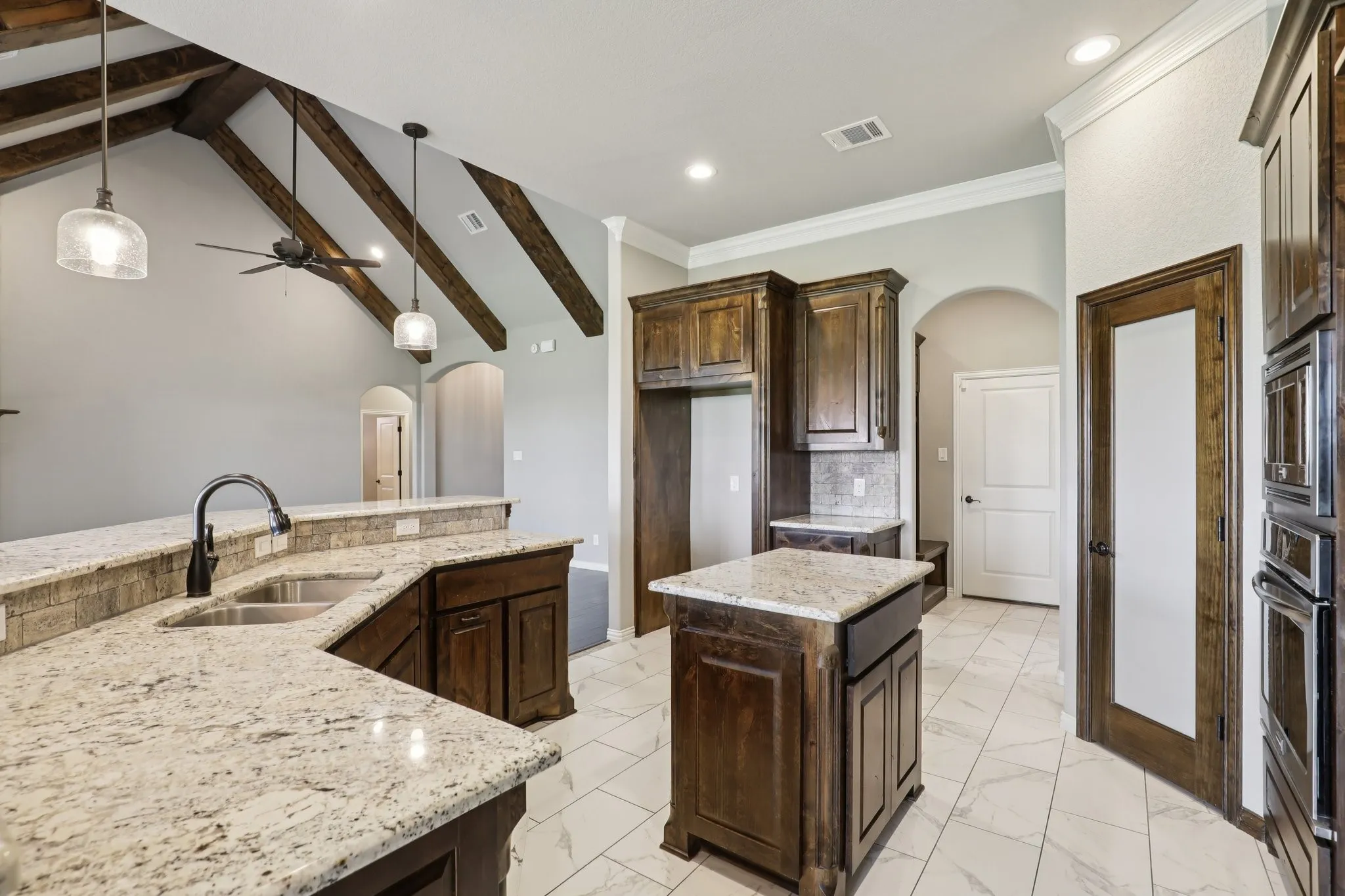Single Family Residence For Sale in Parker County , 1020 Jesse James Lane, Springtown, Texas 76082, 4 Bedroom, 2 Bathroom, 3 Garage spaces, 2,535 Sqft, built in 2018, Preowned, mls#21230511, Real Estate Agent in Springtown, Homes For Sale in Parker county, Homes For Sale in Springtown, Realtor in Springtown Texas, Real Estate Brokerage Independent Realty Texas, Luminita Cordes Realtor