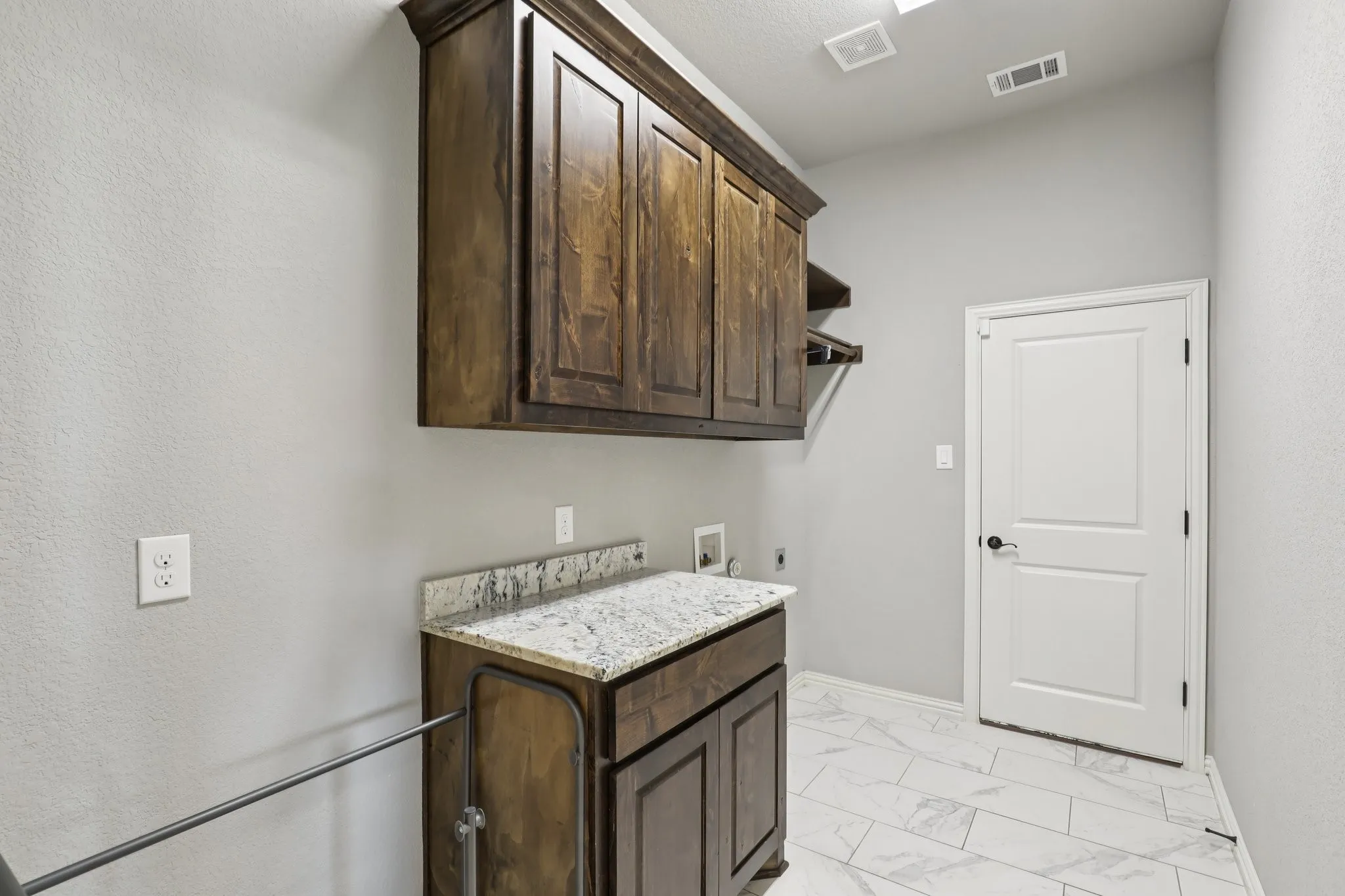Single Family Residence For Sale in Parker County , 1020 Jesse James Lane, Springtown, Texas 76082, 4 Bedroom, 2 Bathroom, 3 Garage spaces, 2,535 Sqft, built in 2018, Preowned, mls#21230511, Real Estate Agent in Springtown, Homes For Sale in Parker county, Homes For Sale in Springtown, Realtor in Springtown Texas, Real Estate Brokerage Independent Realty Texas, Luminita Cordes Realtor