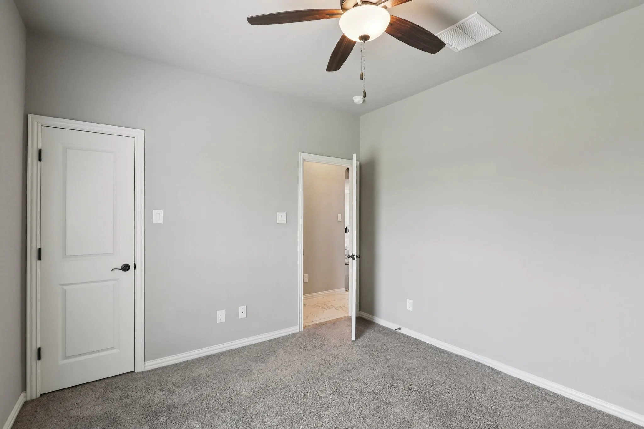 Single Family Residence For Sale in Parker County , 1020 Jesse James Lane, Springtown, Texas 76082, 4 Bedroom, 2 Bathroom, 3 Garage spaces, 2,535 Sqft, built in 2018, Preowned, mls#21230511, Real Estate Agent in Springtown, Homes For Sale in Parker county, Homes For Sale in Springtown, Realtor in Springtown Texas, Real Estate Brokerage Independent Realty Texas, Luminita Cordes Realtor