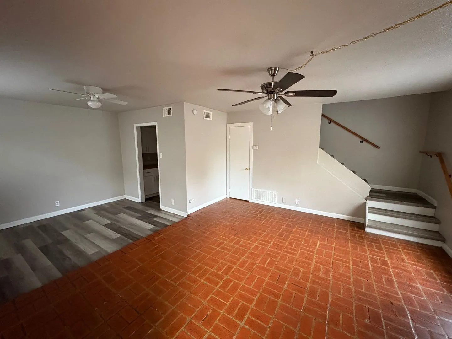 Apartment For Rent in Denton County , 618 W Sycamore Street, Denton, Texas 76201, 2 Bedroom, 1 Bathroom, Garage spaces, 820 Sqft, built in 1971, mls#21233296, Real Estate Agent in Denton, Homes For Rent in Denton county, Homes For Rent in Denton, Realtor in Denton Texas, Real Estate Brokerage Independent Realty Texas, Luminita Cordes Realtor