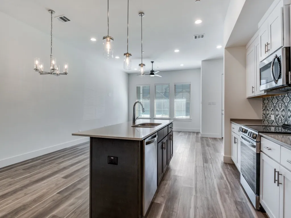 Townhouse For Rent in Collin County , 804 Eaglescliffe Landing, Wylie, Texas 75098, 3 Bedroom, 3 Bathroom, 2 Garage spaces, 1,898 Sqft, built in 2021, mls#21233297, Real Estate Agent in Wylie, Homes For Rent in Collin county, Homes For Rent in Wylie, Realtor in Wylie Texas, Real Estate Brokerage Independent Realty Texas, Luminita Cordes Realtor