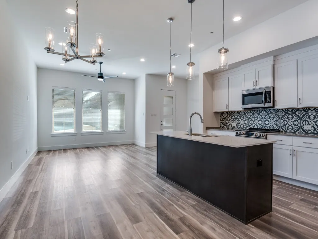 Townhouse For Rent in Collin County , 804 Eaglescliffe Landing, Wylie, Texas 75098, 3 Bedroom, 3 Bathroom, 2 Garage spaces, 1,898 Sqft, built in 2021, mls#21233297, Real Estate Agent in Wylie, Homes For Rent in Collin county, Homes For Rent in Wylie, Realtor in Wylie Texas, Real Estate Brokerage Independent Realty Texas, Luminita Cordes Realtor