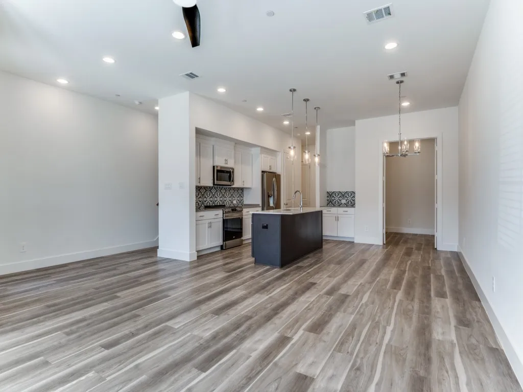 Townhouse For Rent in Collin County , 804 Eaglescliffe Landing, Wylie, Texas 75098, 3 Bedroom, 3 Bathroom, 2 Garage spaces, 1,898 Sqft, built in 2021, mls#21233297, Real Estate Agent in Wylie, Homes For Rent in Collin county, Homes For Rent in Wylie, Realtor in Wylie Texas, Real Estate Brokerage Independent Realty Texas, Luminita Cordes Realtor