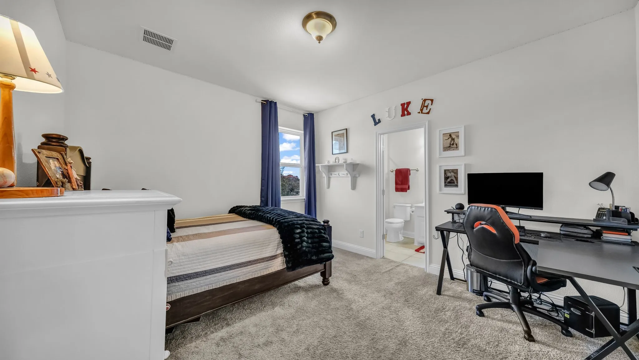Single Family Residence For Sale in Parker County , 1709 Roundtree Circle E, Fort Worth, Texas 76008, 4 Bedrooms, 5 Bathrooms, 2 Garage spaces, 3,947 Sqft, built in 2019, Preowned, Price $885,000, mls#21228912, Real Estate Agent in Fort Worth, Homes For Sale in Parker county, Homes For Sale in Fort Worth, Realtor in Fort Worth Texas, Real Estate Brokerage Independent Realty Texas, Luminita Cordes Realtor