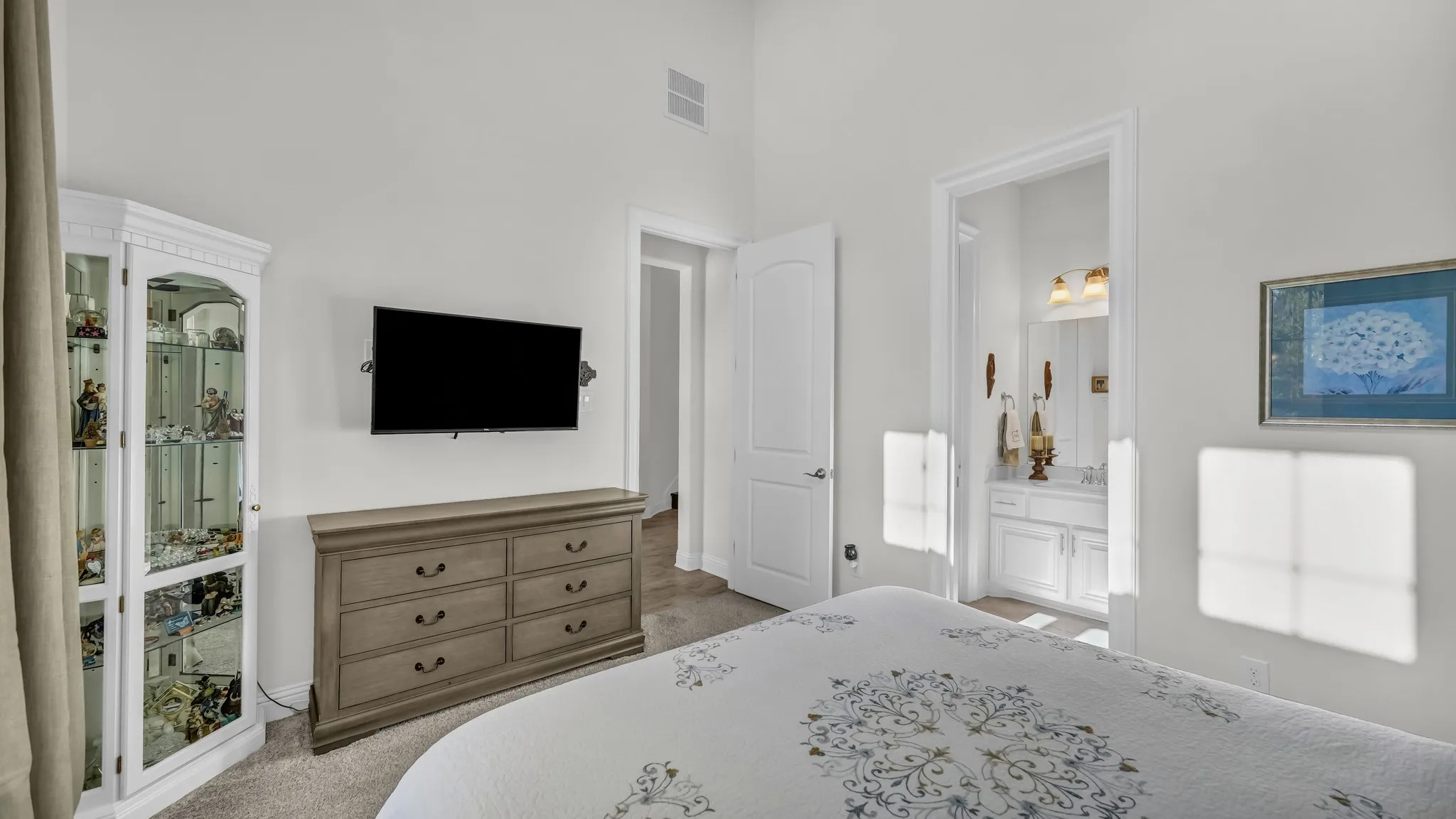 Single Family Residence For Sale in Parker County , 1709 Roundtree Circle E, Fort Worth, Texas 76008, 4 Bedrooms, 5 Bathrooms, 2 Garage spaces, 3,947 Sqft, built in 2019, Preowned, Price $885,000, mls#21228912, Real Estate Agent in Fort Worth, Homes For Sale in Parker county, Homes For Sale in Fort Worth, Realtor in Fort Worth Texas, Real Estate Brokerage Independent Realty Texas, Luminita Cordes Realtor