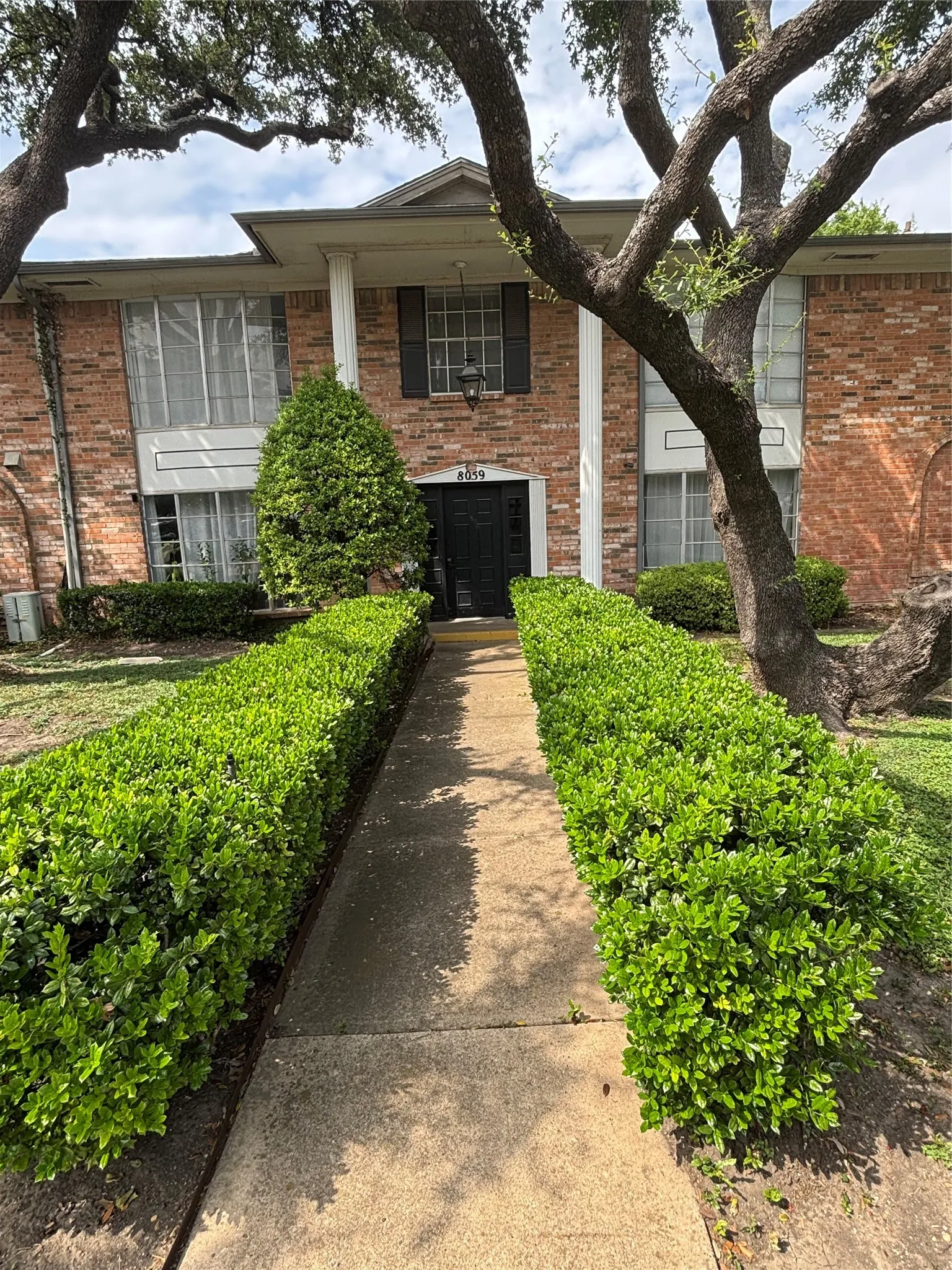 Condominium For Sale in Dallas County , 8057 Meadow Road 202, Dallas, Texas 75231, 2 Bedrooms, 3 Bathrooms, Garage spaces, 1,433 Sqft, built in 1969, Preowned, Price $249,000, mls#21232221, Real Estate Agent in Dallas, Homes For Sale in Dallas county, Homes For Sale in Dallas, Realtor in Dallas Texas, Real Estate Brokerage Independent Realty Texas, Luminita Cordes Realtor