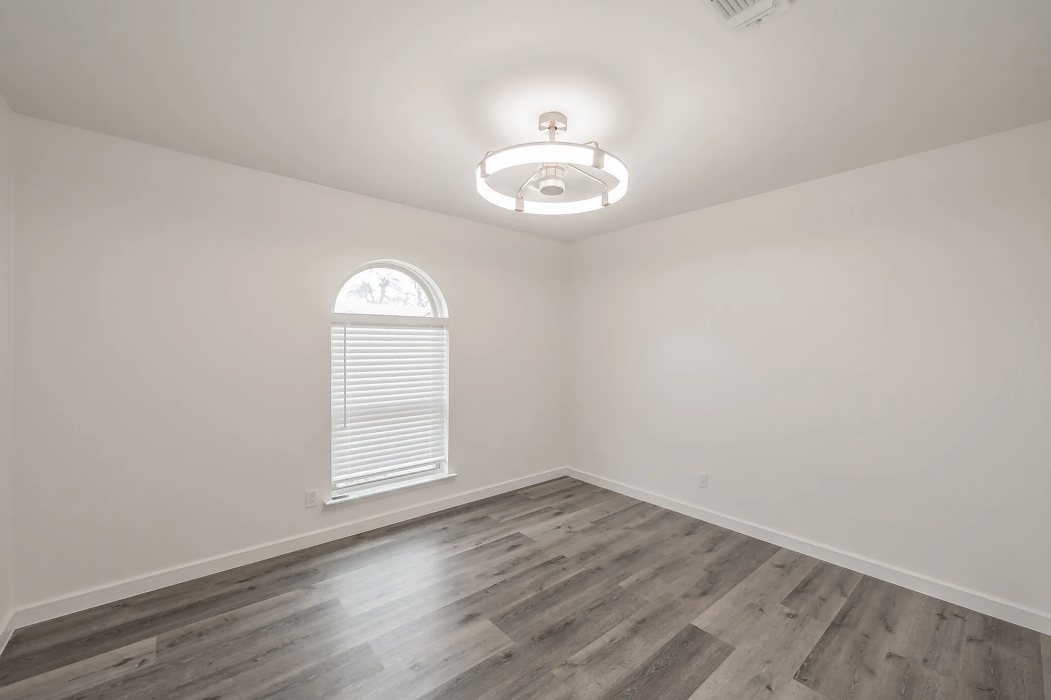 Single Family Residence For Sale in Tarrant County , 8409 Glenann Drive, North Richland Hills, Texas 76182, 3 Bedroom, 2 Bathroom, 2 Garage spaces, 1,739 Sqft, built in 1973, mls#21233340, Real Estate Agent in North Richland Hills, Homes For Sale in Tarrant county, Homes For Sale in North Richland Hills, Realtor in North Richland Hills Texas, Real Estate Brokerage Independent Realty Texas, Luminita Cordes Realtor