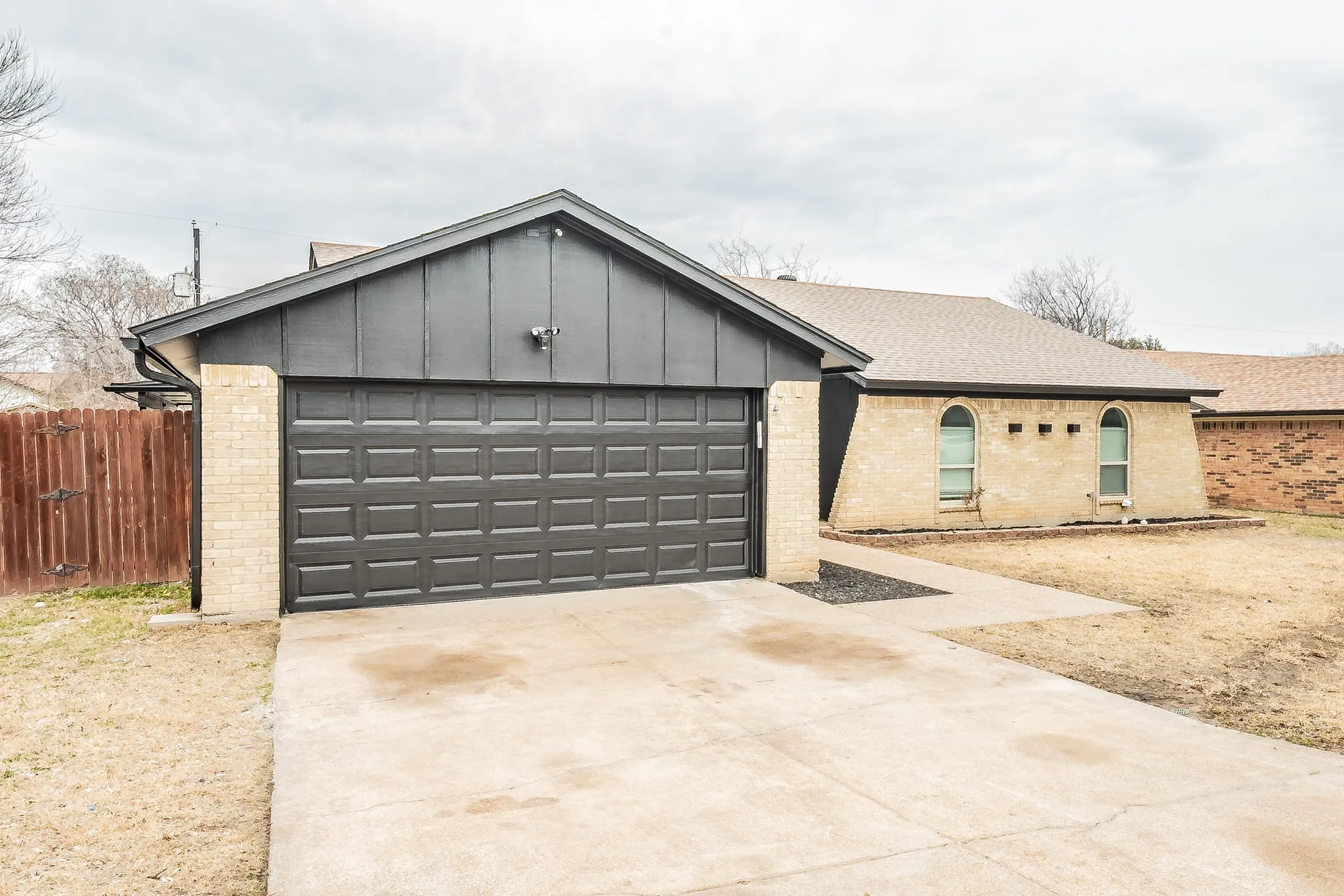Single Family Residence For Sale in Tarrant County , 8409 Glenann Drive, North Richland Hills, Texas 76182, 3 Bedroom, 2 Bathroom, 2 Garage spaces, 1,739 Sqft, built in 1973, mls#21233340, Real Estate Agent in North Richland Hills, Homes For Sale in Tarrant county, Homes For Sale in North Richland Hills, Realtor in North Richland Hills Texas, Real Estate Brokerage Independent Realty Texas, Luminita Cordes Realtor