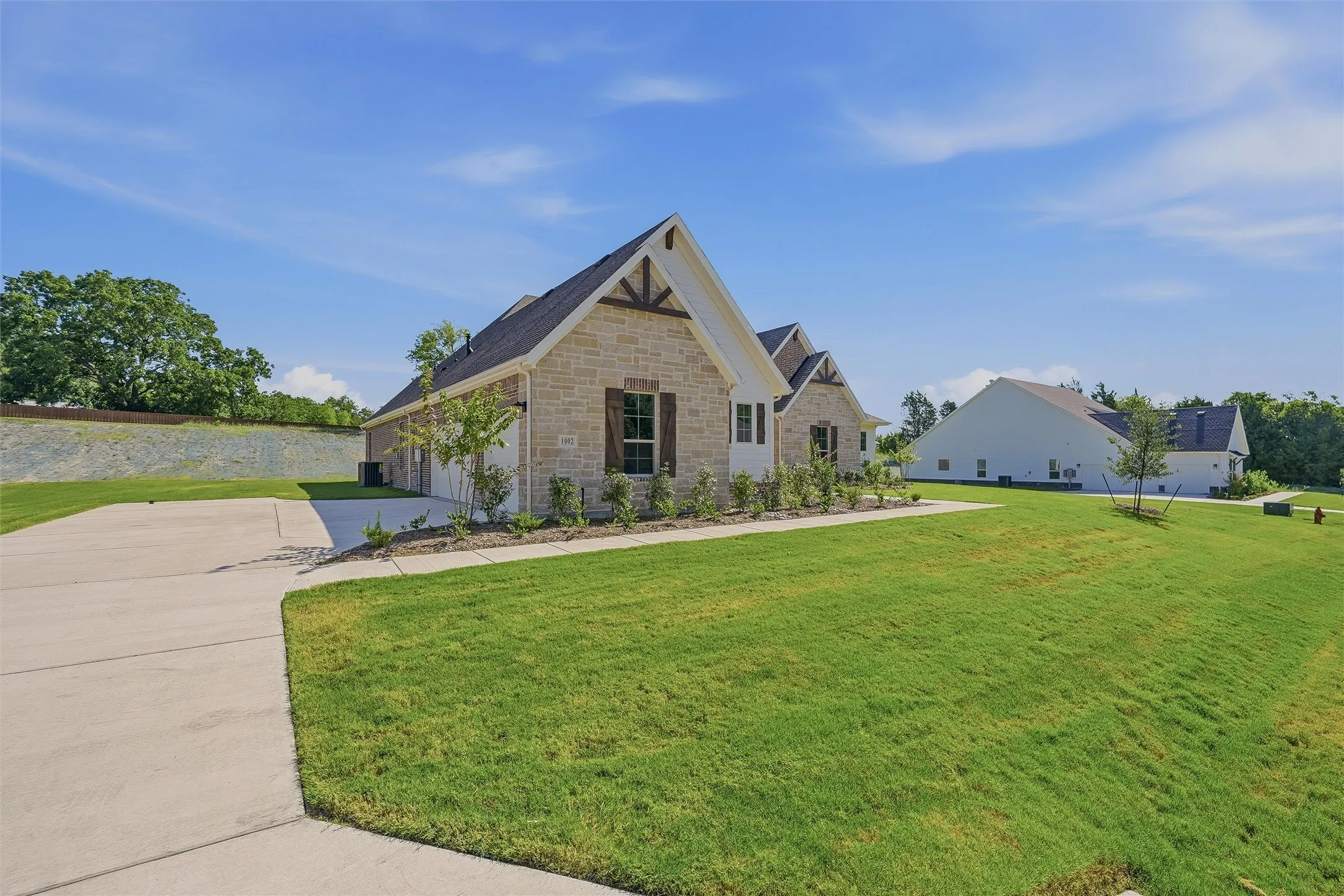 Single Family Residence For Sale in Grayson County , 1002 Perrin Lane, Van Alstyne, Texas 75495, 4 Bedroom, 3 Bathroom, 3 Garage spaces, 3,104 Sqft, built in 2026, New Construction - Incomplete, mls#21233286, Real Estate Agent in Van Alstyne, Homes For Sale in Grayson county, Homes For Sale in Van Alstyne, Realtor in Van Alstyne Texas, Real Estate Brokerage Independent Realty Texas, Luminita Cordes Realtor
