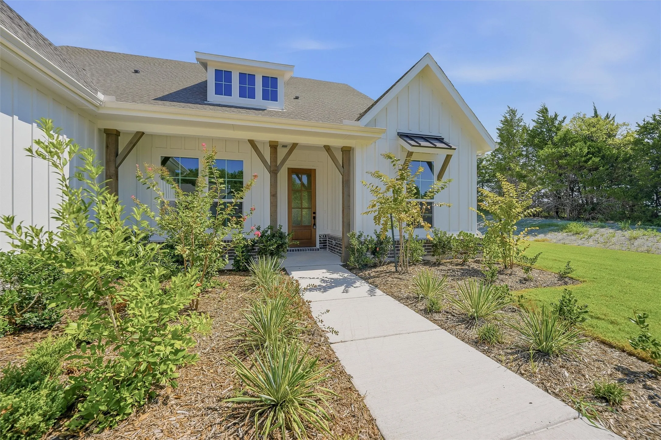 Single Family Residence For Sale in Grayson County , 1004 Perrin Lane, Van Alstyne, Texas 75495, 4 Bedroom, 3 Bathroom, 3 Garage spaces, 2,686 Sqft, built in 2026, New Construction - Incomplete, mls#21233325, Real Estate Agent in Van Alstyne, Homes For Sale in Grayson county, Homes For Sale in Van Alstyne, Realtor in Van Alstyne Texas, Real Estate Brokerage Independent Realty Texas, Luminita Cordes Realtor