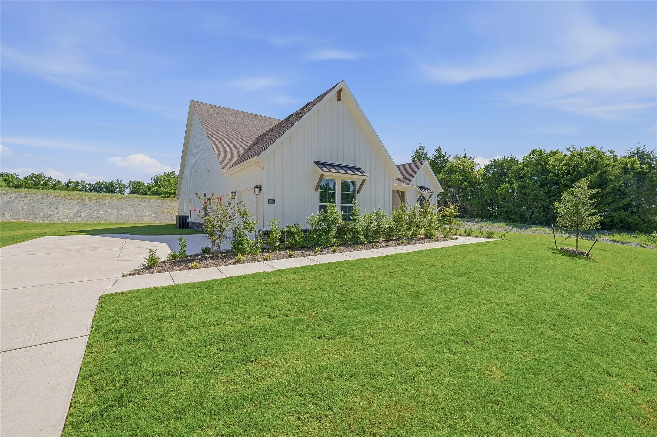 Single Family Residence For Sale in Grayson County , 1004 Perrin Lane, Van Alstyne, Texas 75495, 4 Bedroom, 3 Bathroom, 3 Garage spaces, 2,686 Sqft, built in 2026, New Construction - Incomplete, mls#21233325, Real Estate Agent in Van Alstyne, Homes For Sale in Grayson county, Homes For Sale in Van Alstyne, Realtor in Van Alstyne Texas, Real Estate Brokerage Independent Realty Texas, Luminita Cordes Realtor